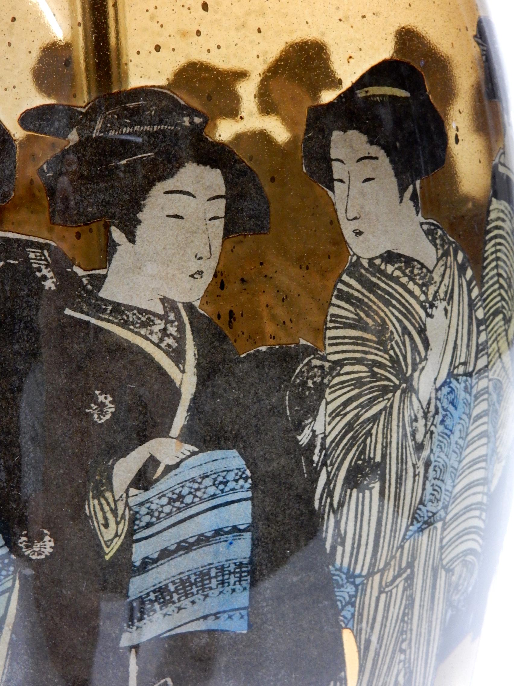 Wunderschönes Paar Chinoiserie-Kunstglaslampen aus der Mitte des Jahrhunderts (Messing) im Angebot