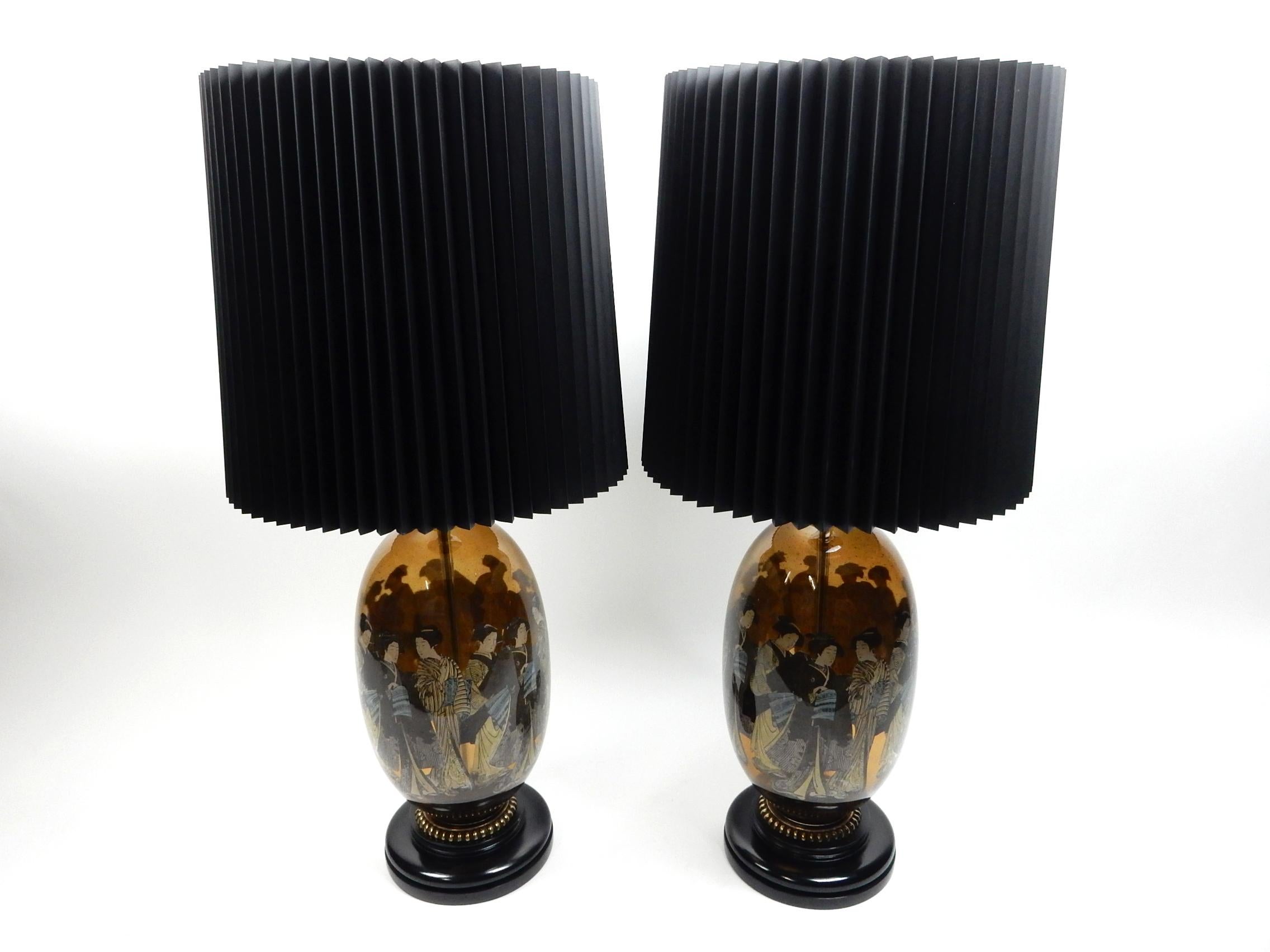 Brass Gorgeous Pair of Mid-Century Chinoiserie Art Glass Lamps For Sale
