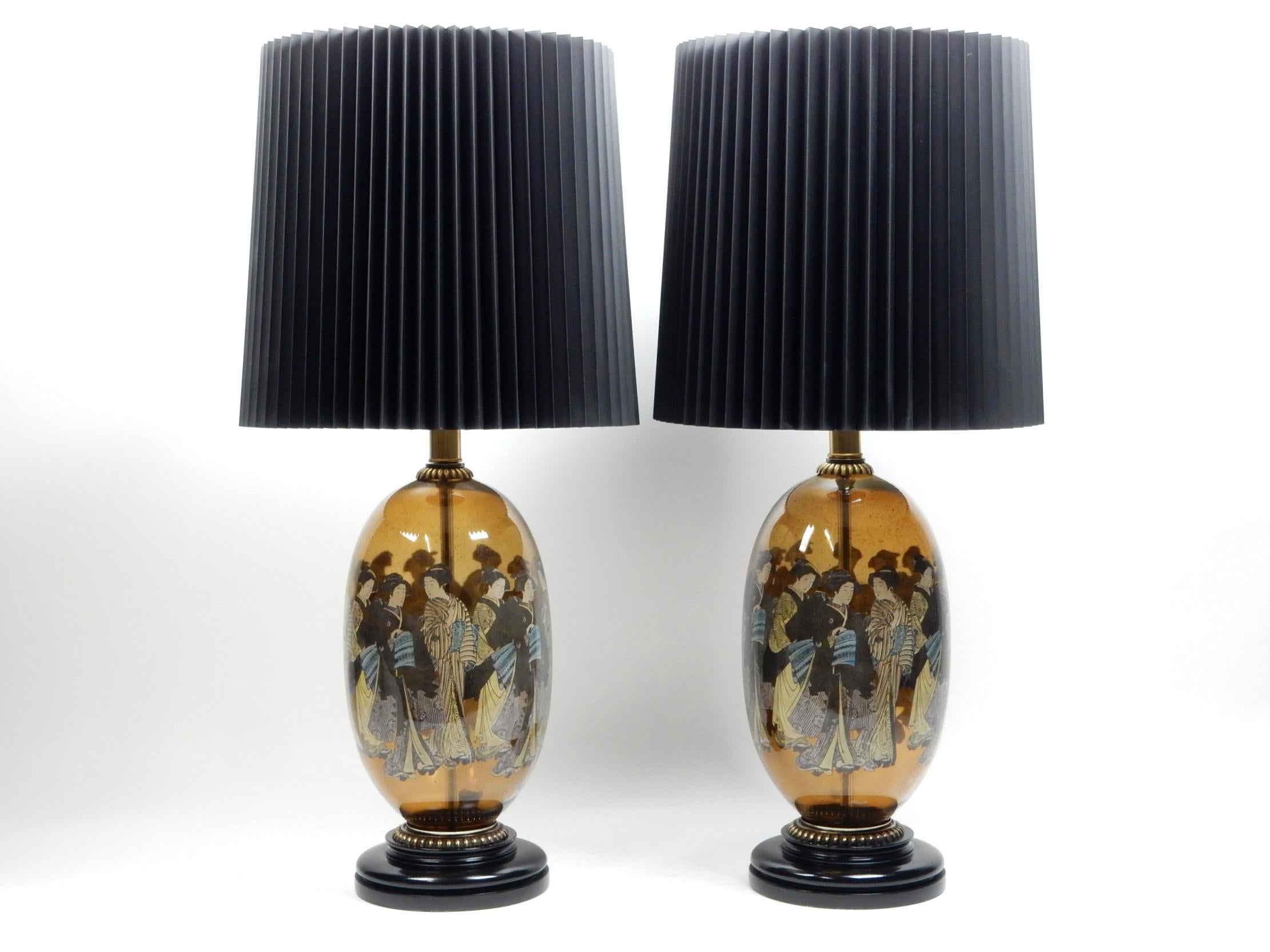 Gorgeous Pair of Mid-Century Chinoiserie Art Glass Lamps For Sale 1