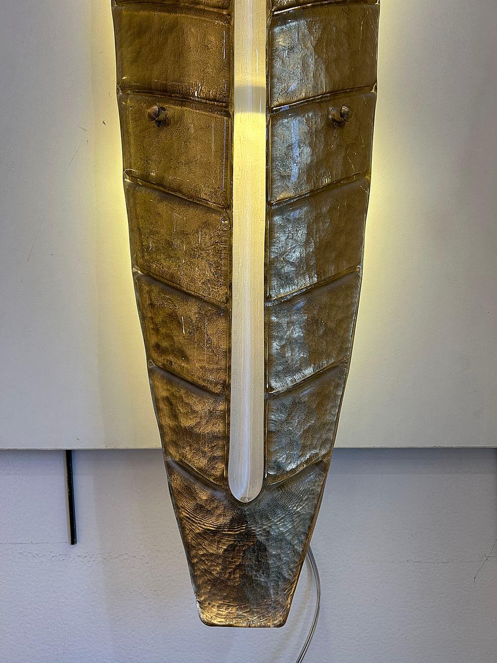 Vetro di Murano Spettacolare coppia di lampade da parete in vetro di Murano con foglie d'oro in vendita
