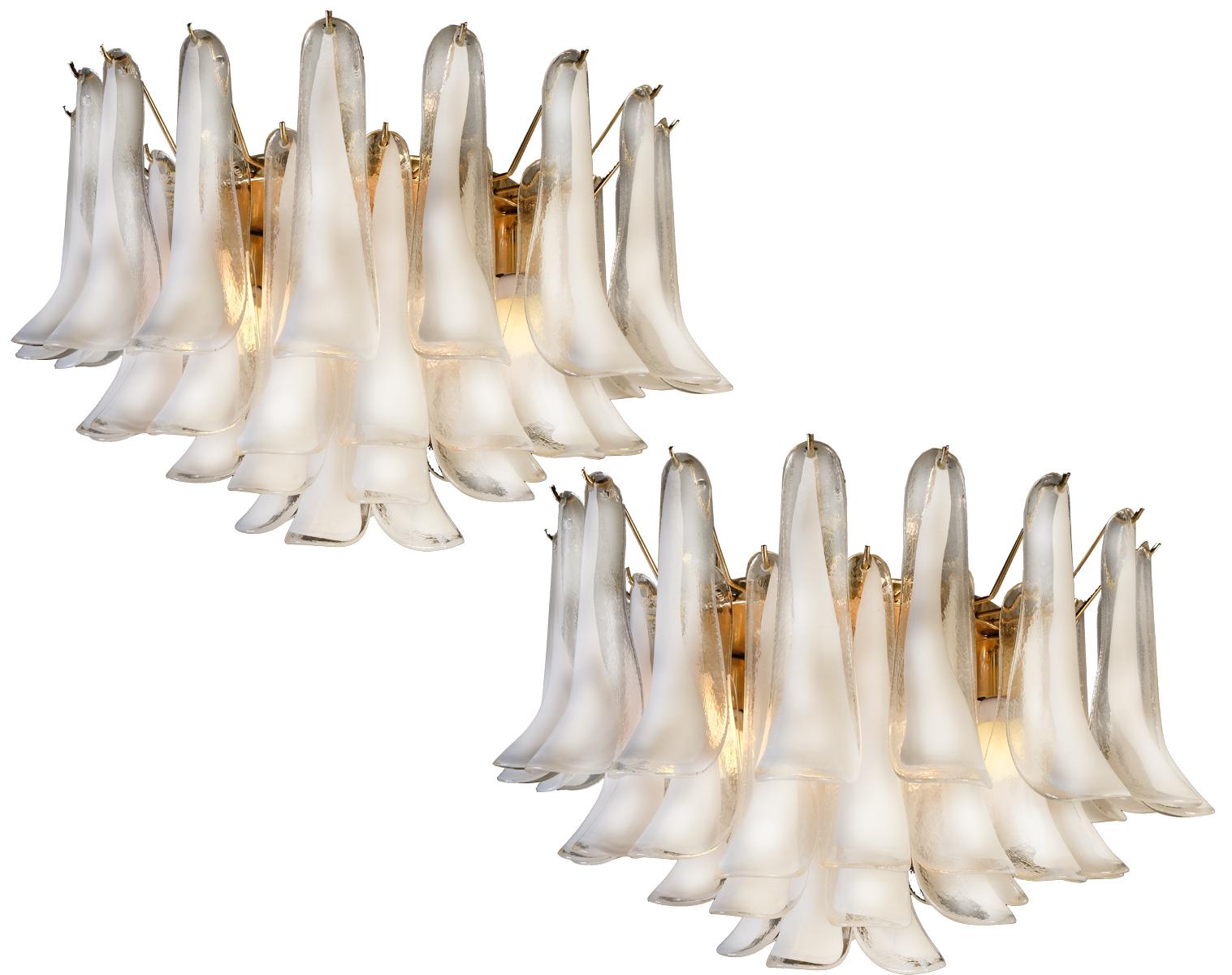 Spectacular Pair of White Petals Murano Glass Chandeliers In Good Condition In Budapest, HU