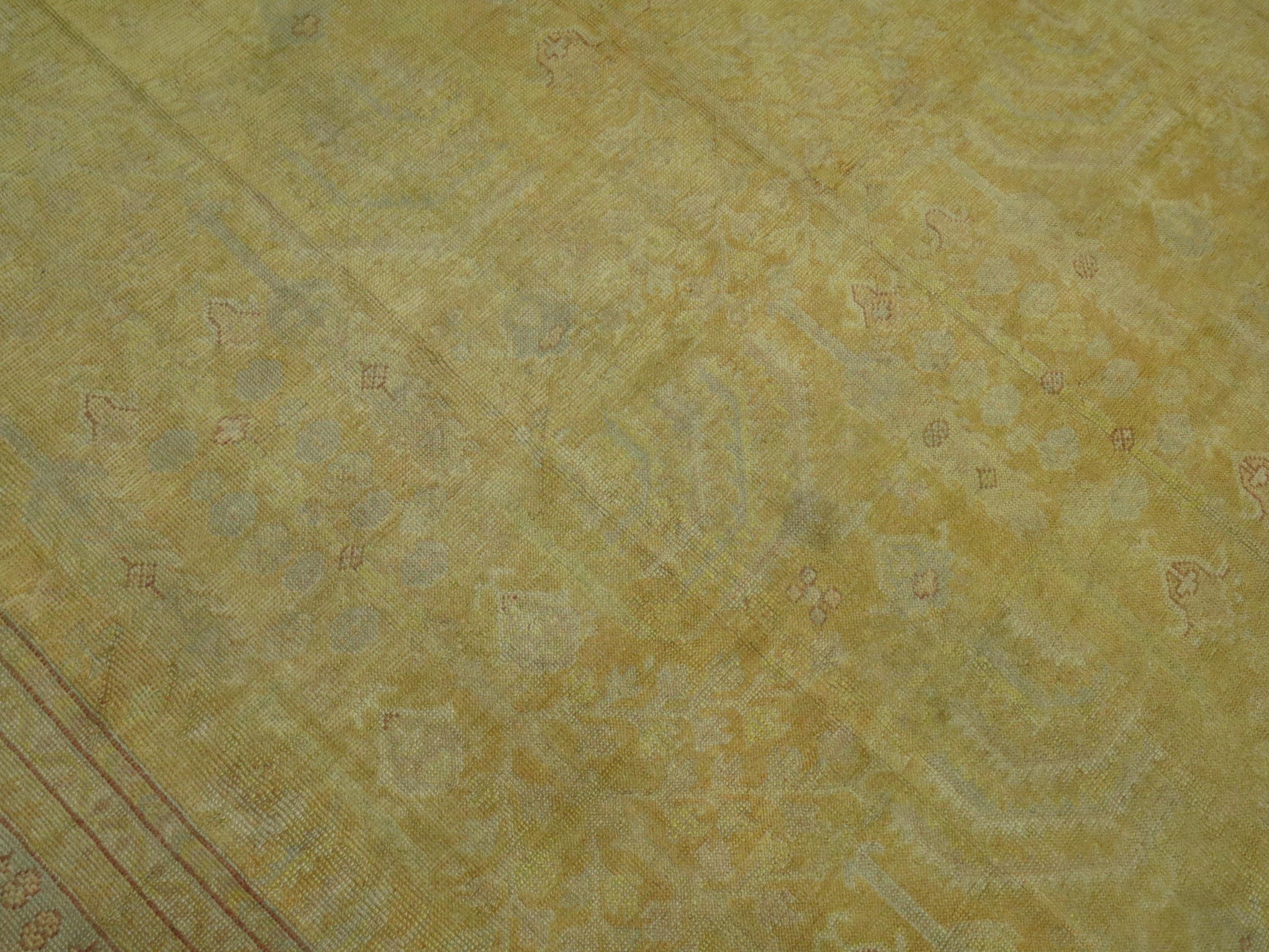 Spectacular Pale Yellow Antique Oushak Rug In Good Condition For Sale In New York, NY