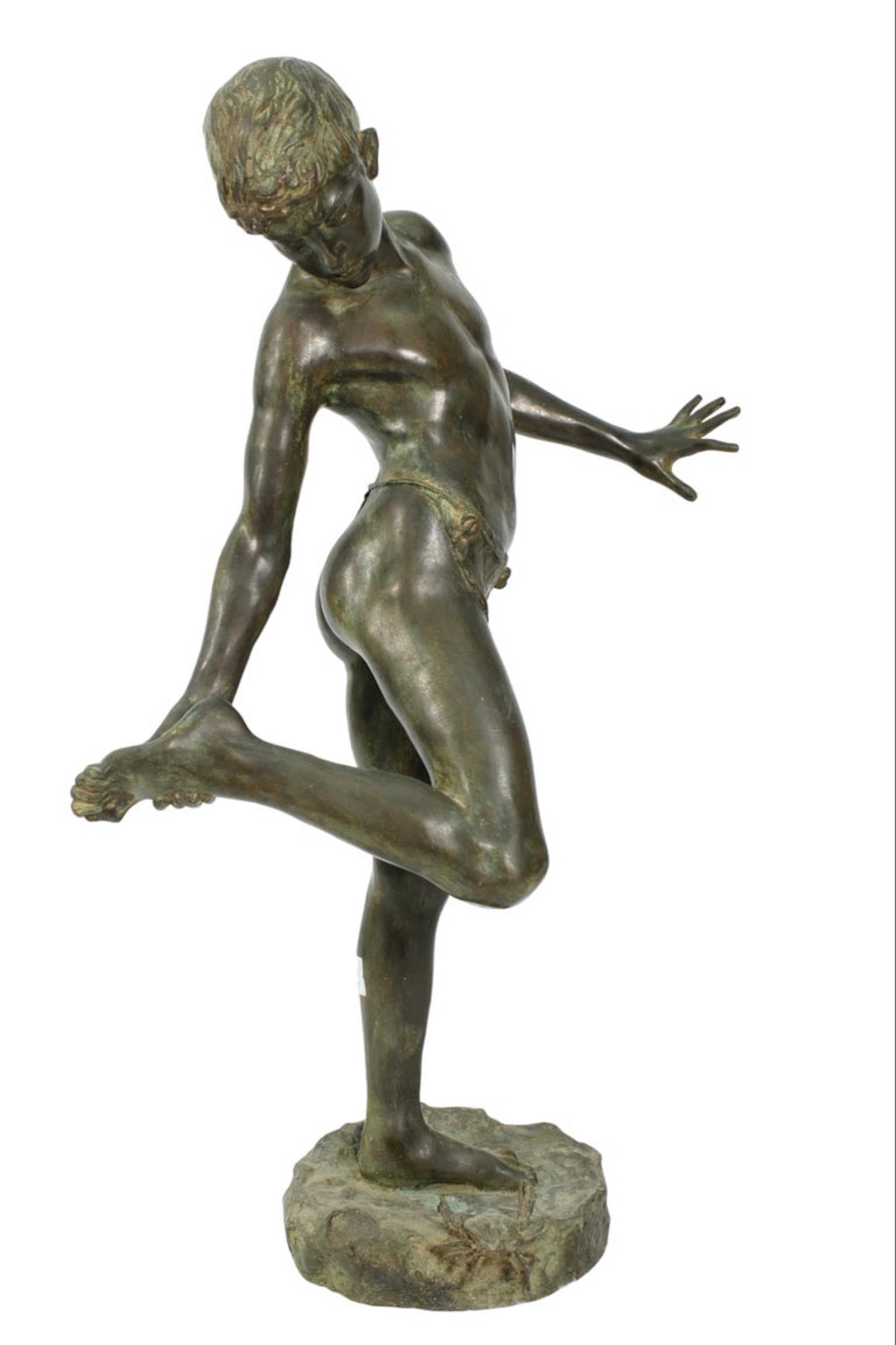 Renaissance Spectaculaire sculpture en bronze patiné « L'enfant et le crabe » 19ème siècle VIDÉO en vente