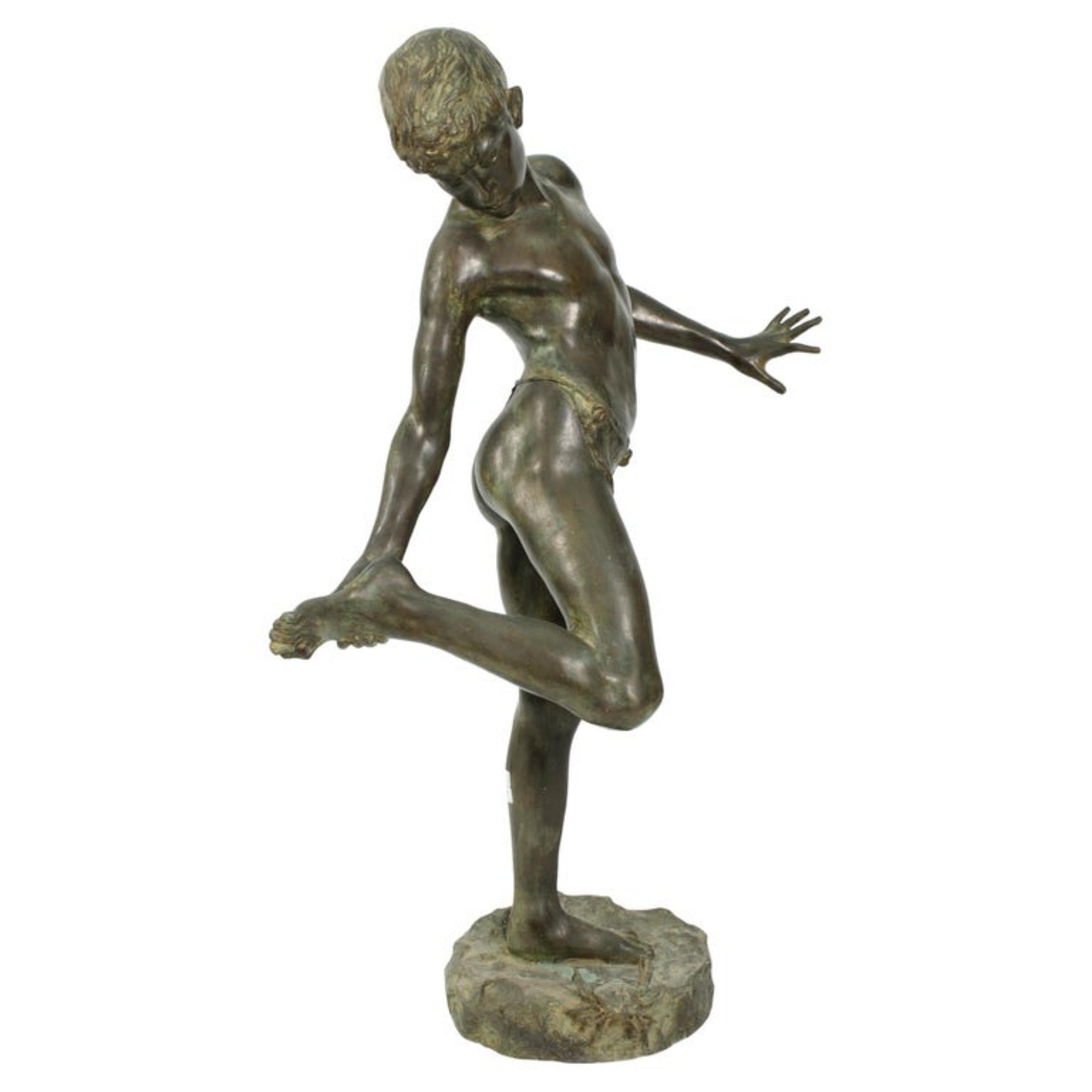 Fait main Spectaculaire sculpture en bronze patiné « L'enfant et le crabe » 19ème siècle VIDÉO en vente