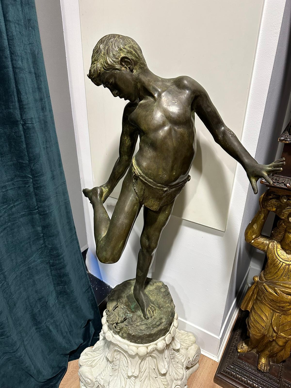 Spektakuläre patinierte Bronzeculptur „Das Kind und die Krabbe“ 19. Jahrhundert. VIDEO im Zustand „Gut“ im Angebot in Madrid, ES