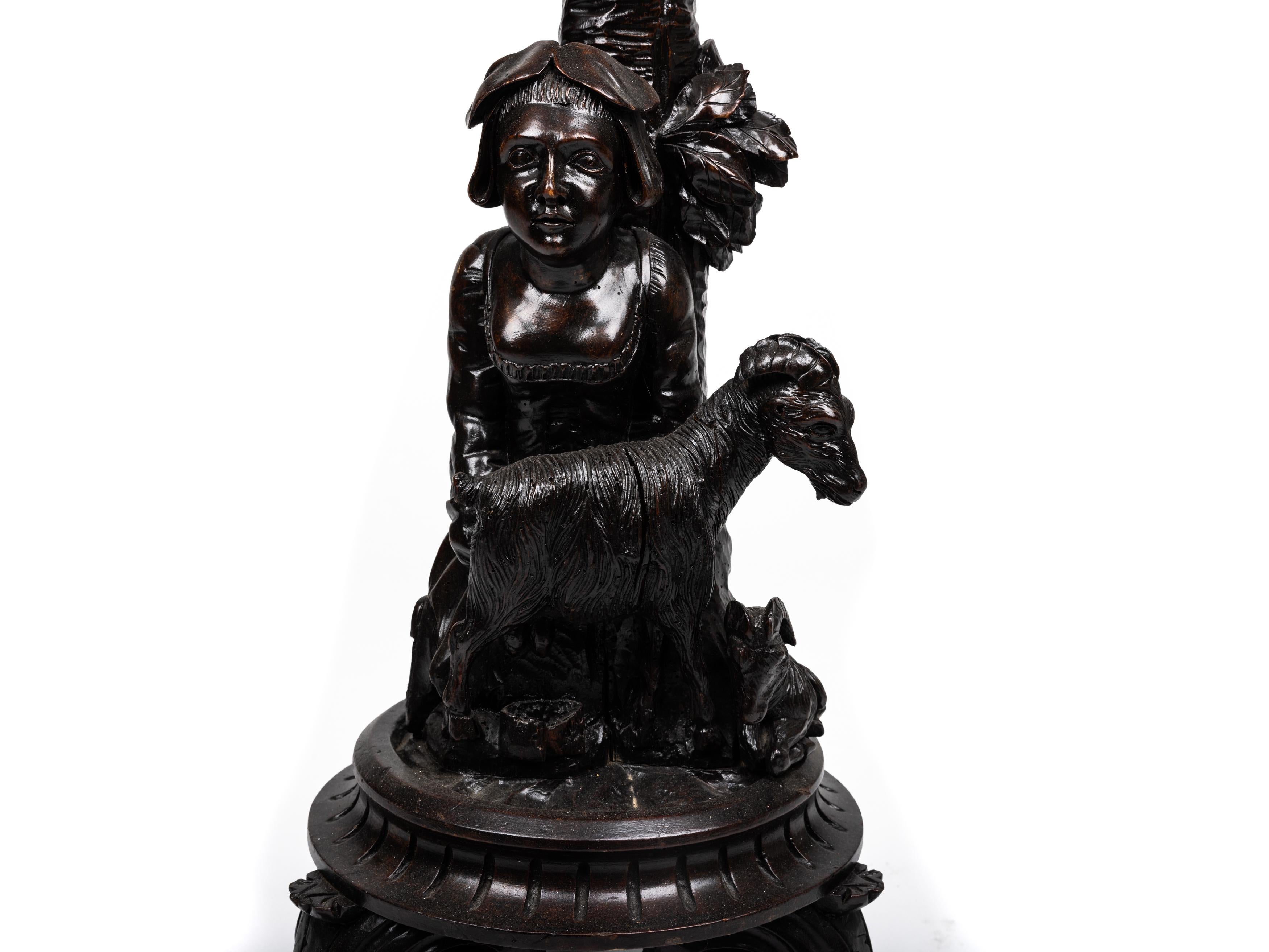 The Pedestal, Pfeiler, Säule, Black Forest, Tramp Art, ~ 1880, Österreich (Belle Époque) im Angebot