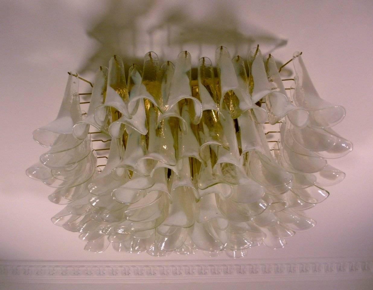 Spectaculaire lustre à pétales, Murano en vente 4
