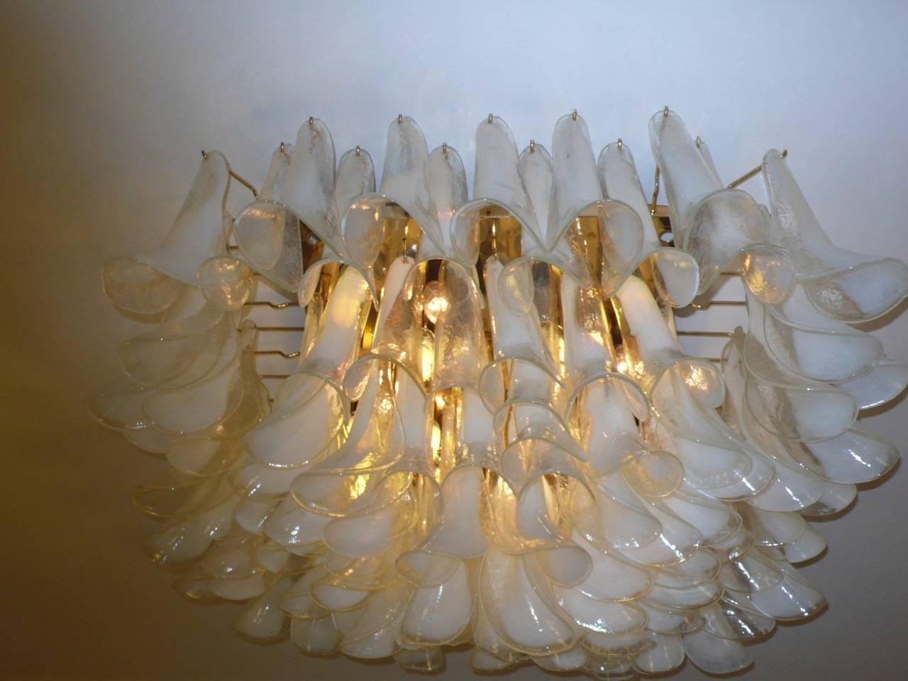 Spectaculaire lustre à pétales, Murano en vente 1