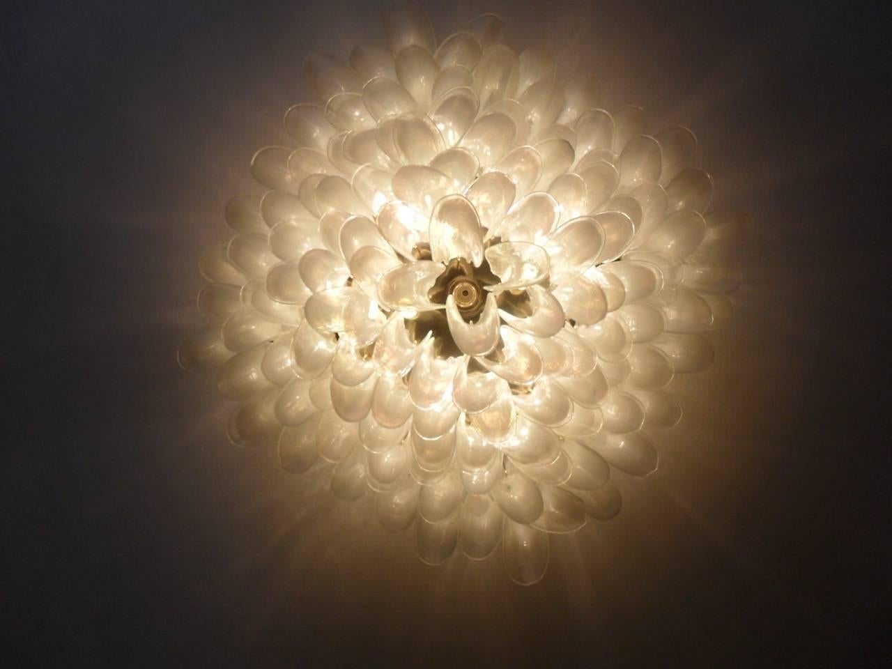 Spectaculaire lustre à pétales, Murano en vente 2