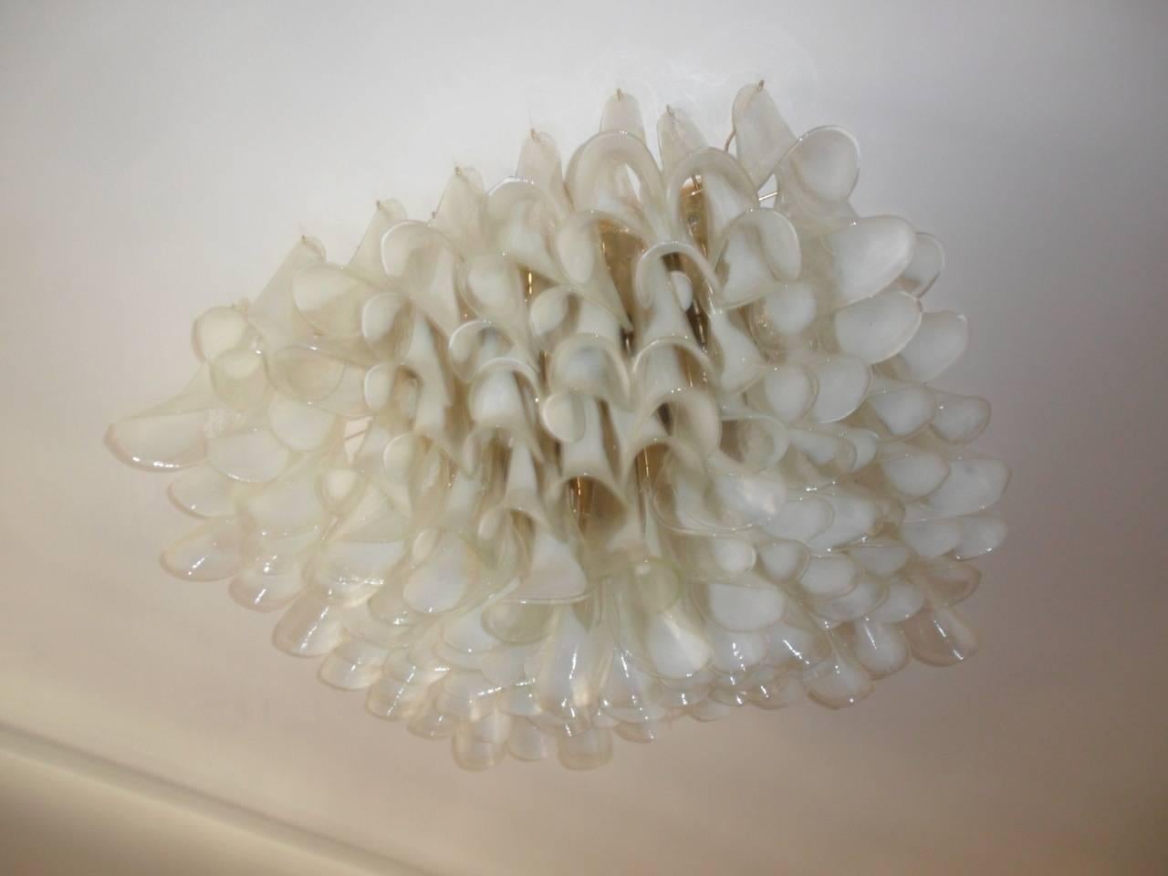 Spectaculaire lustre à pétales, Murano en vente 3