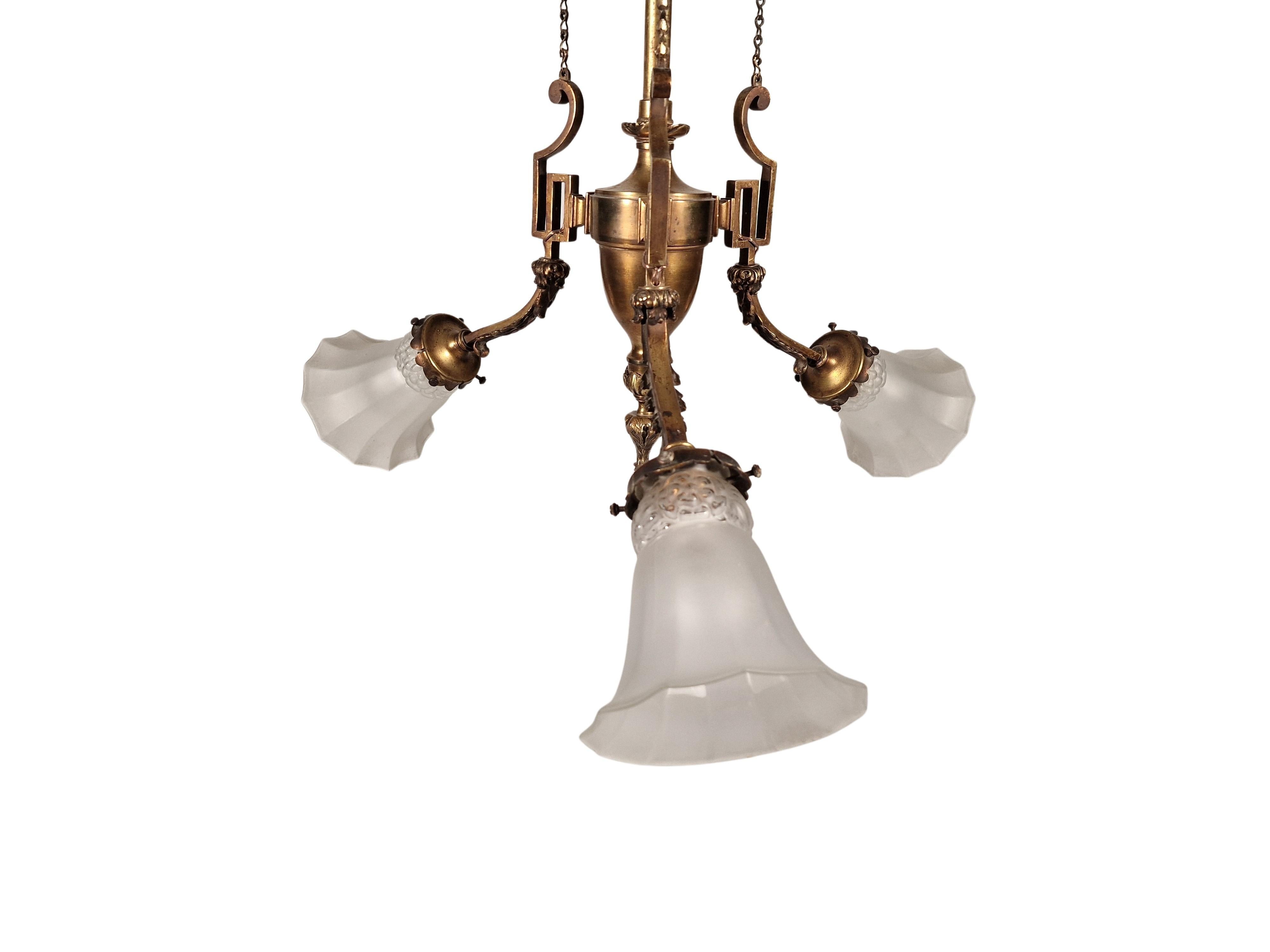 Autrichien Spectaculaire lustre suspendu en laiton massif et bronze, Autriche, 1910 en vente