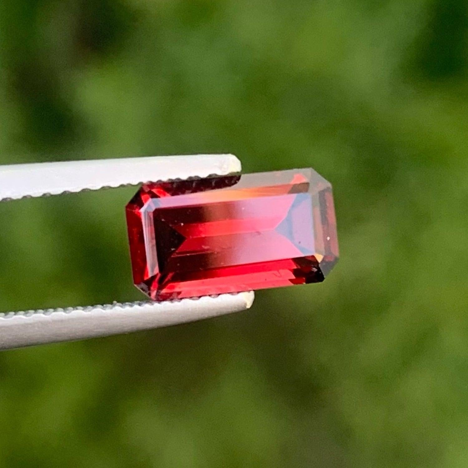 Moderne Spectaculaire grenat rouge pour bijoux de 1,95 carat, pierre grenat propre à l'œil AAA en vente