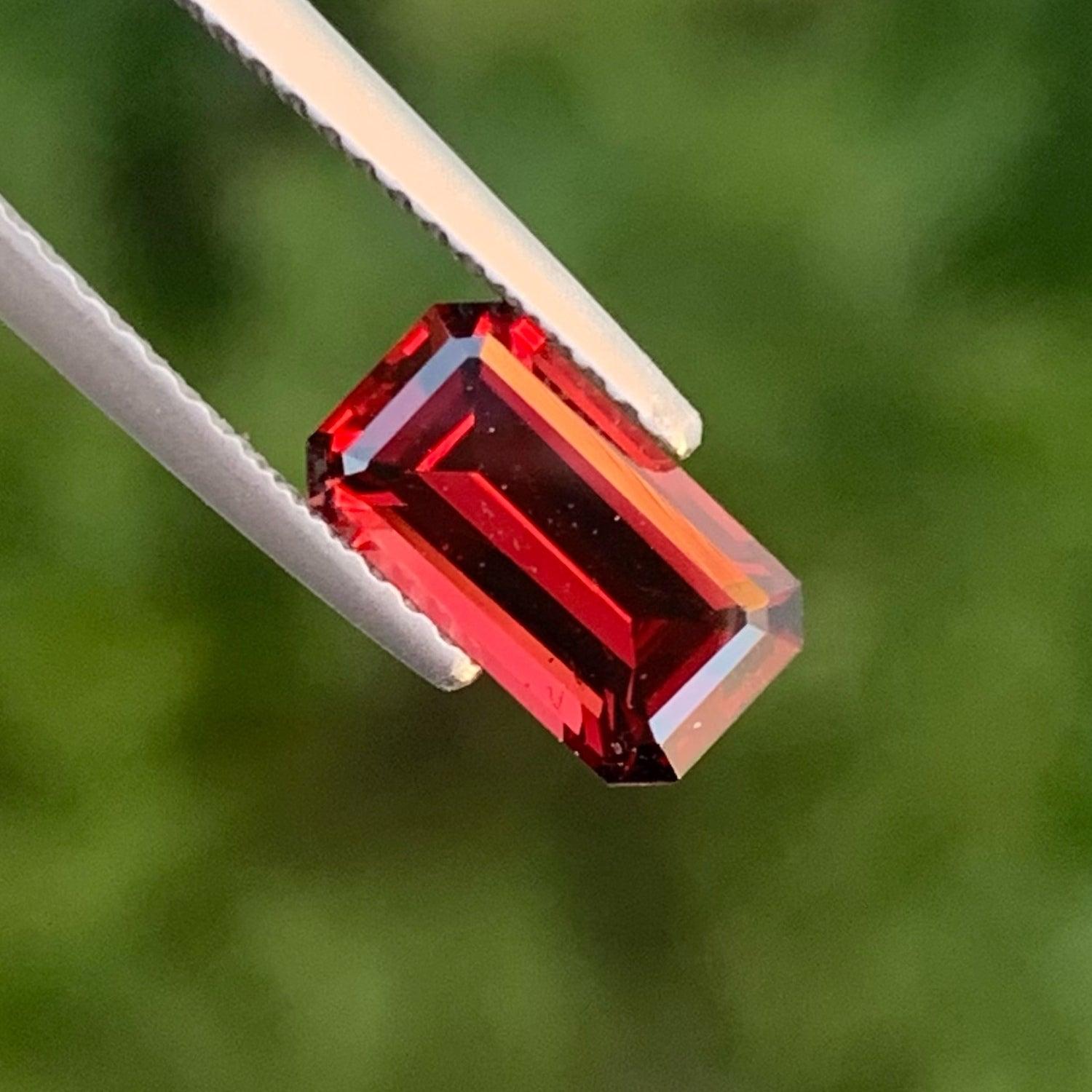 Modern Spectacular Red Garnet For Jewelry 1.95 Carats AAA Eye Clean Loose Garnet Stone For Sale