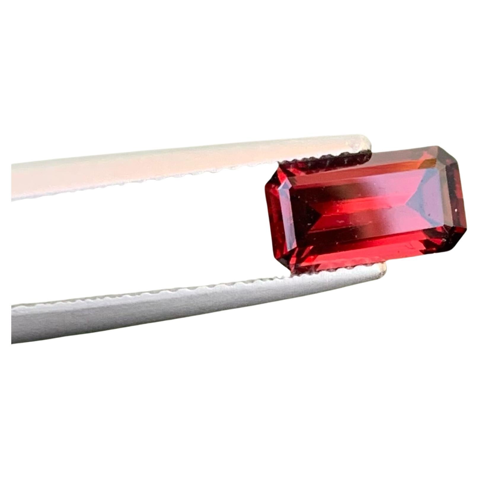 Spectaculaire grenat rouge pour bijoux de 1,95 carat, pierre grenat propre à l'œil AAA en vente