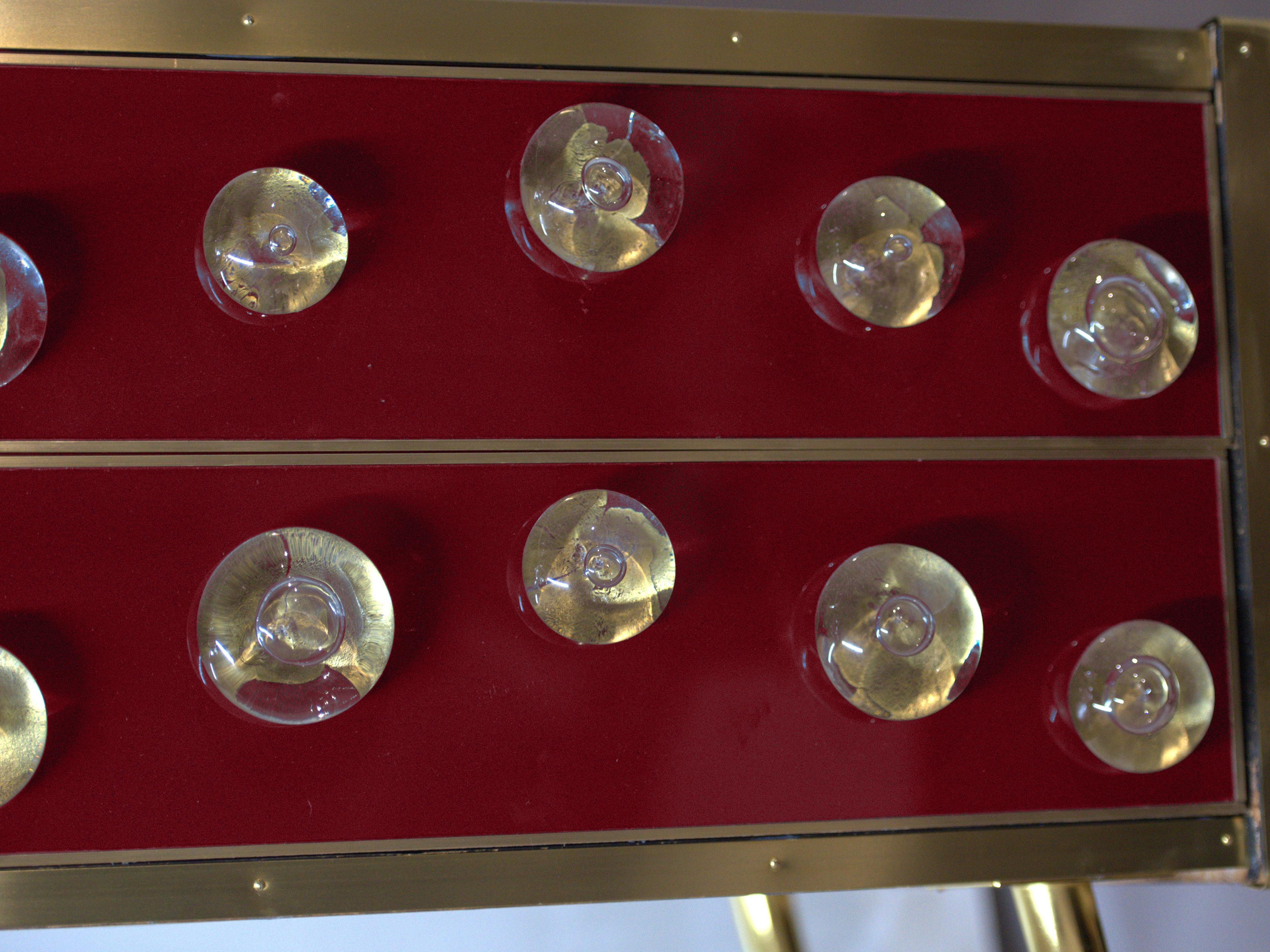 Italian Spectaculaire buffet en verre de Murano rouge avec 28 joyaux - Made in Italy Disponible en vente