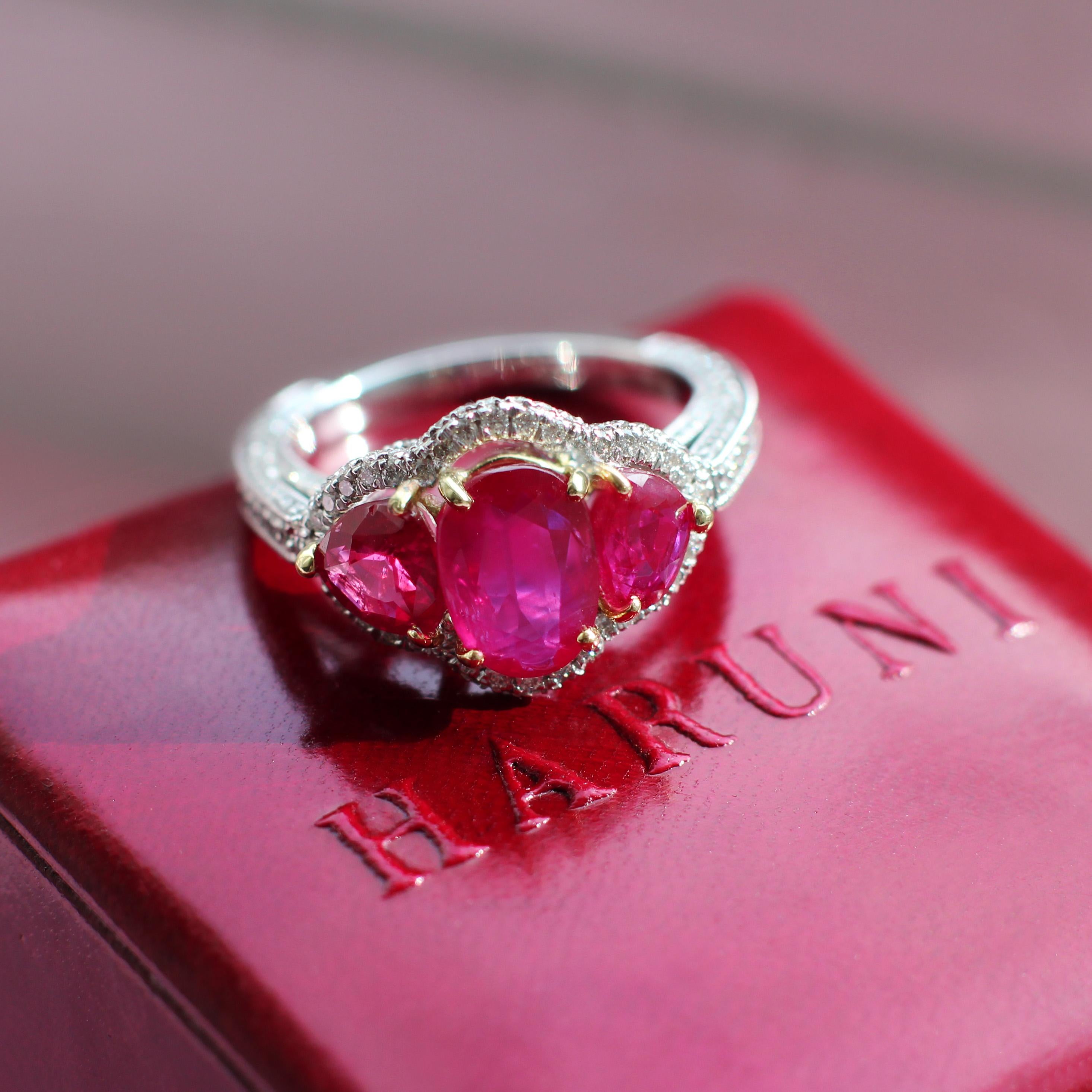 Oval Cut 2.64 Carats Red Ruby and Diamonds - Three-Stone Ring For Sale