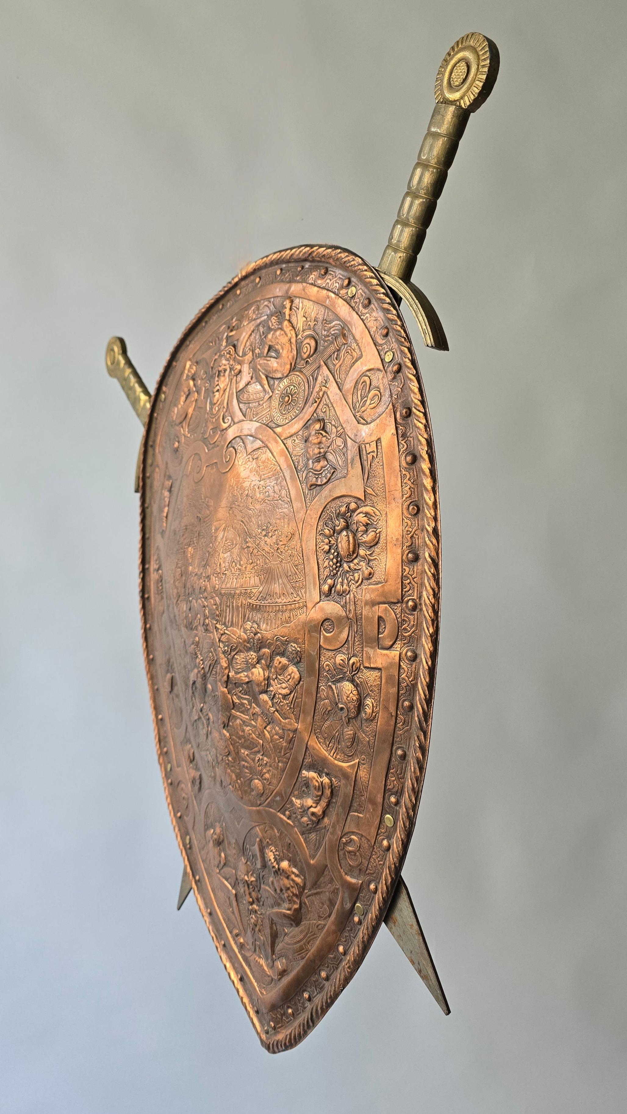 Martellato Spettacolare replica dello stemma di Re Enrico II con due spade in vendita