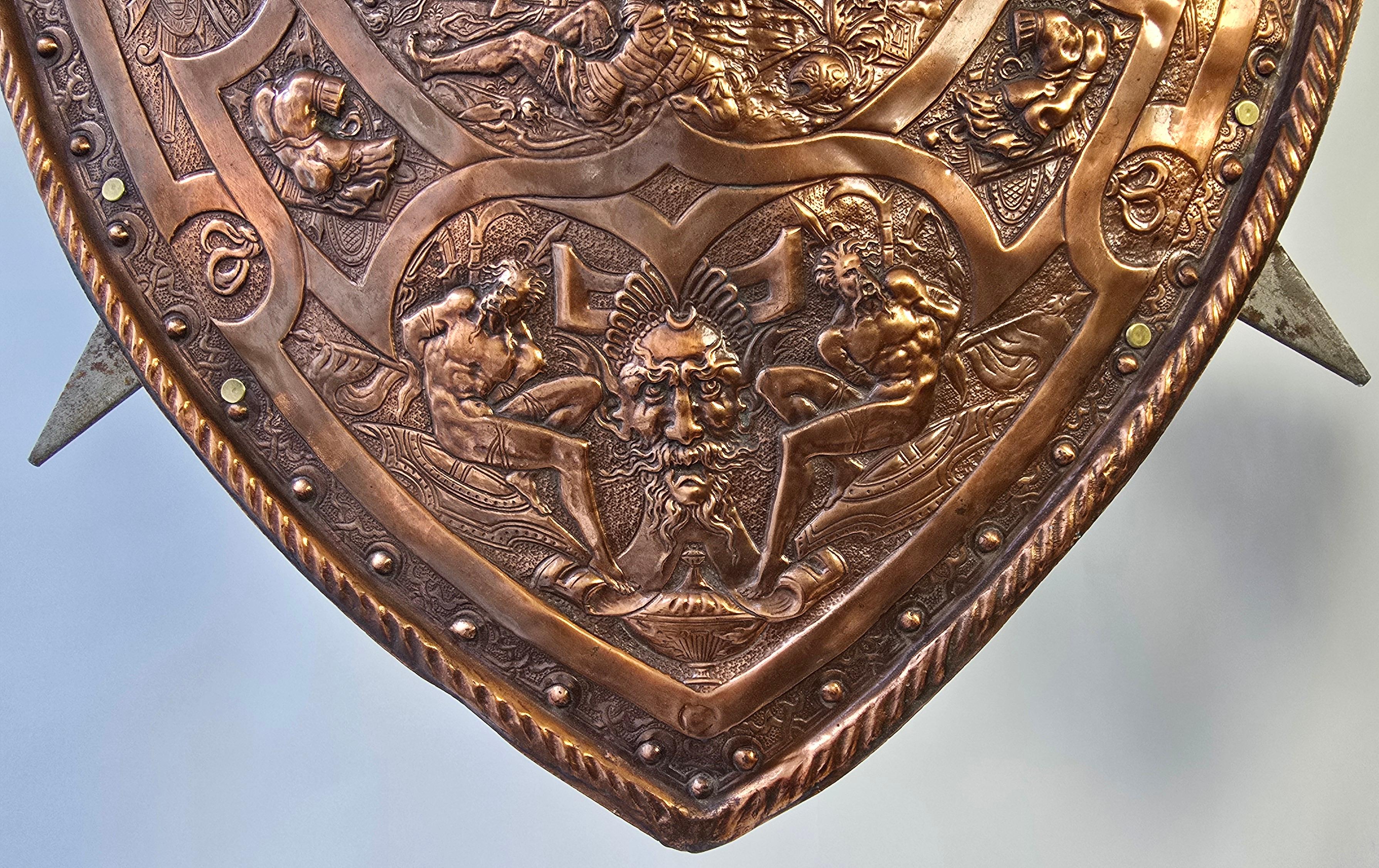 Spettacolare replica dello stemma di Re Enrico II con due spade in vendita 2