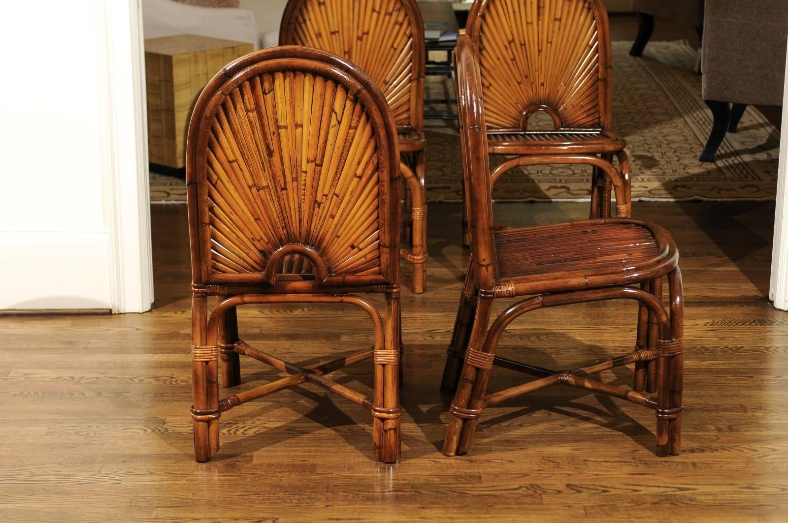 Spectaculaire ensemble restauré de 12 chaises de salle à manger en rotin et bambou, vers 1975 en vente 3