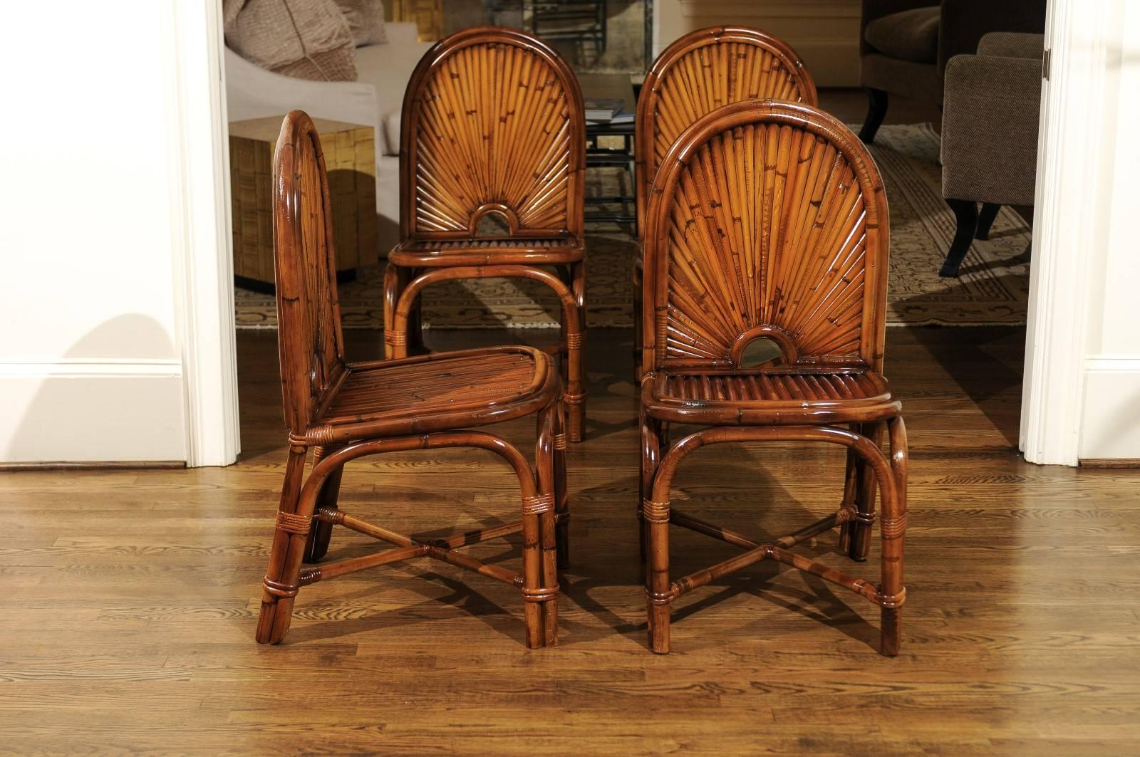 Spectaculaire ensemble restauré de 12 chaises de salle à manger en rotin et bambou, vers 1975 en vente 1