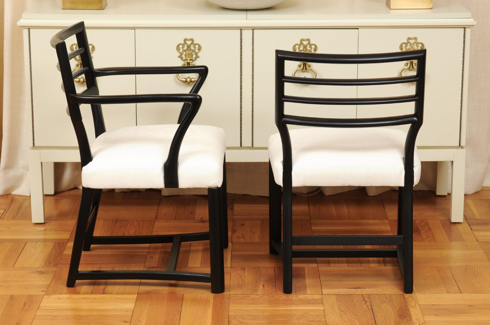 Acajou Spectaculaire ensemble restauré de 8 chaises de salle à manger modernes par Michael Taylor:: datant d'environ 1957 en vente