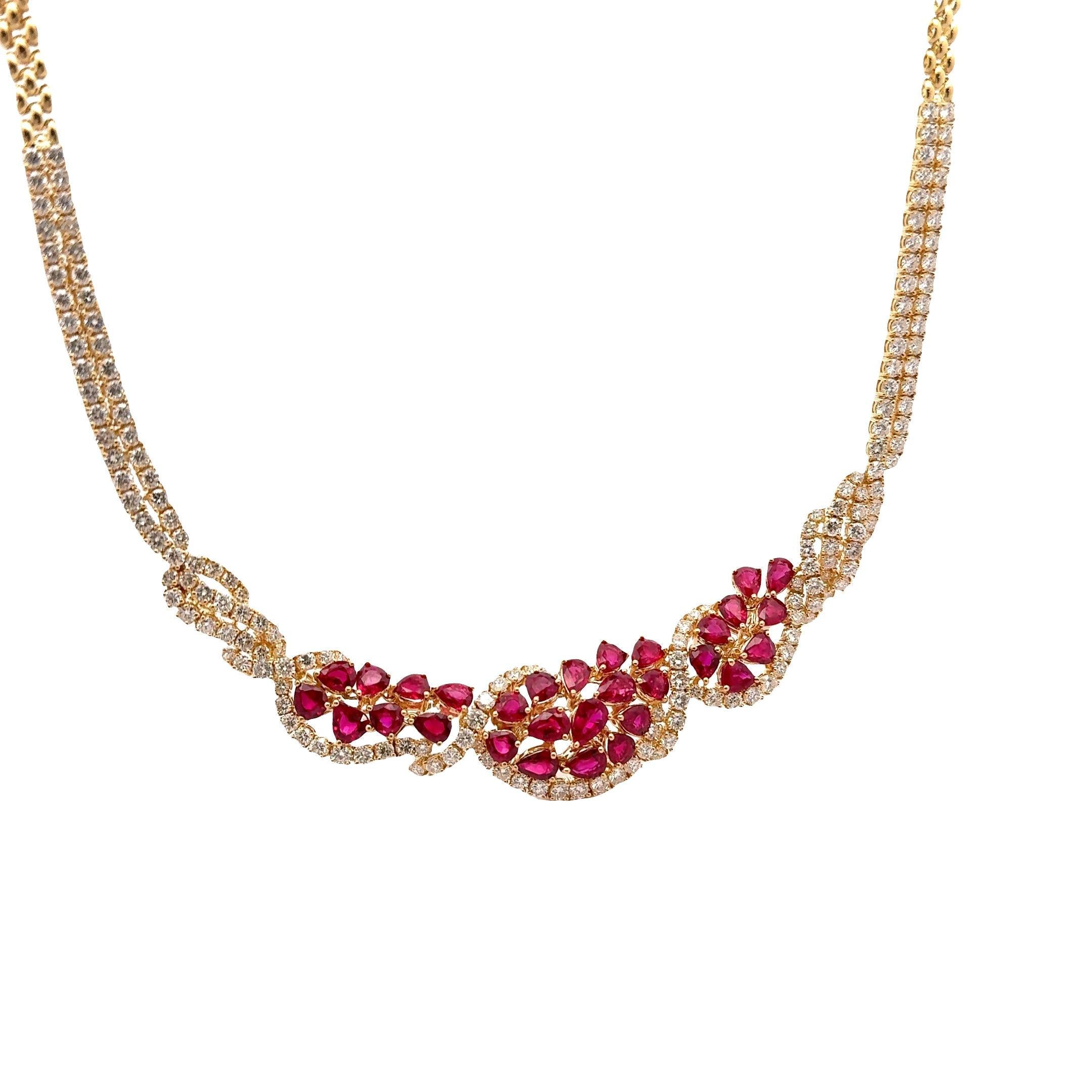 Contemporain Collier spectaculaire en or jaune 18k avec rubis et diamants en vente