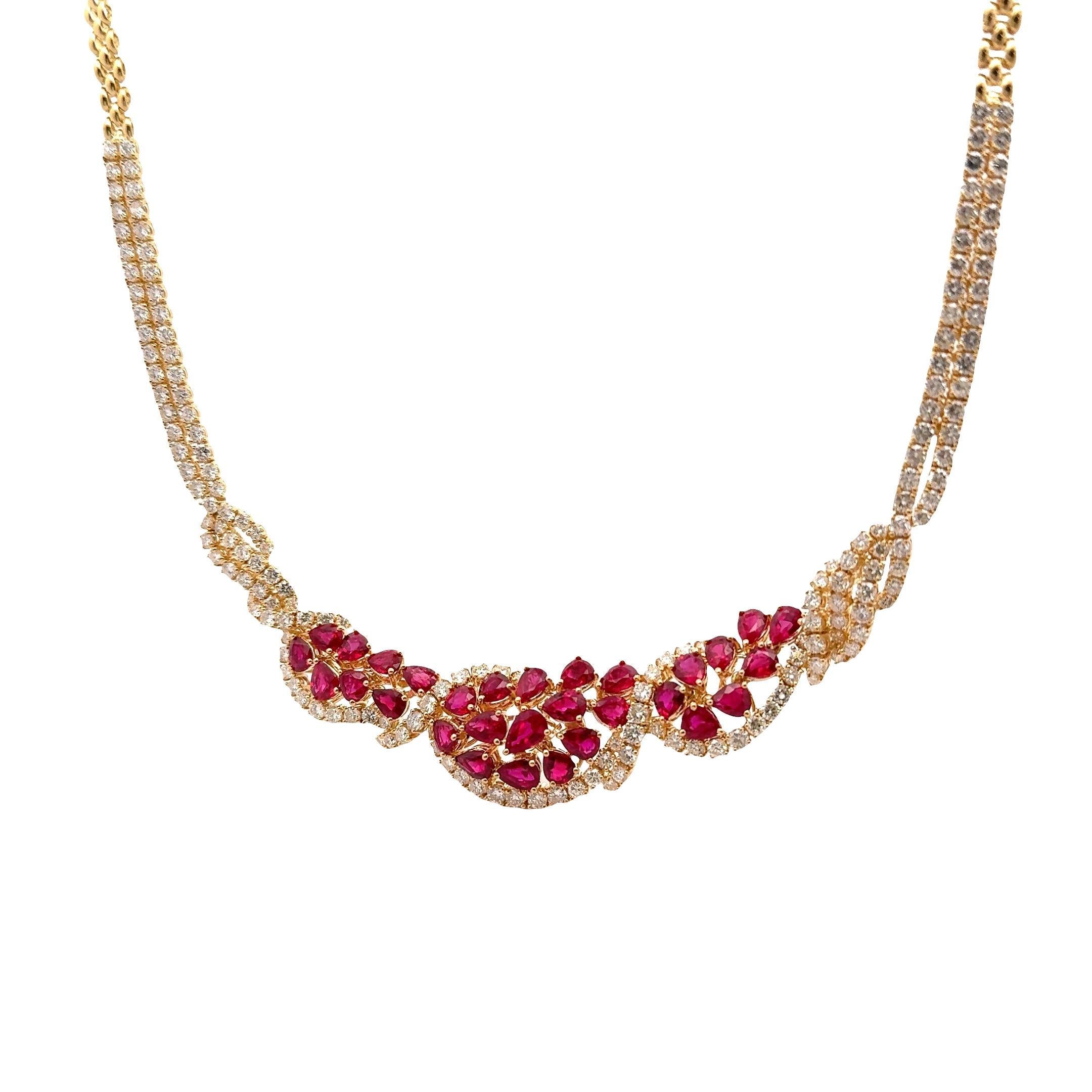 Taille poire Collier spectaculaire en or jaune 18k avec rubis et diamants en vente