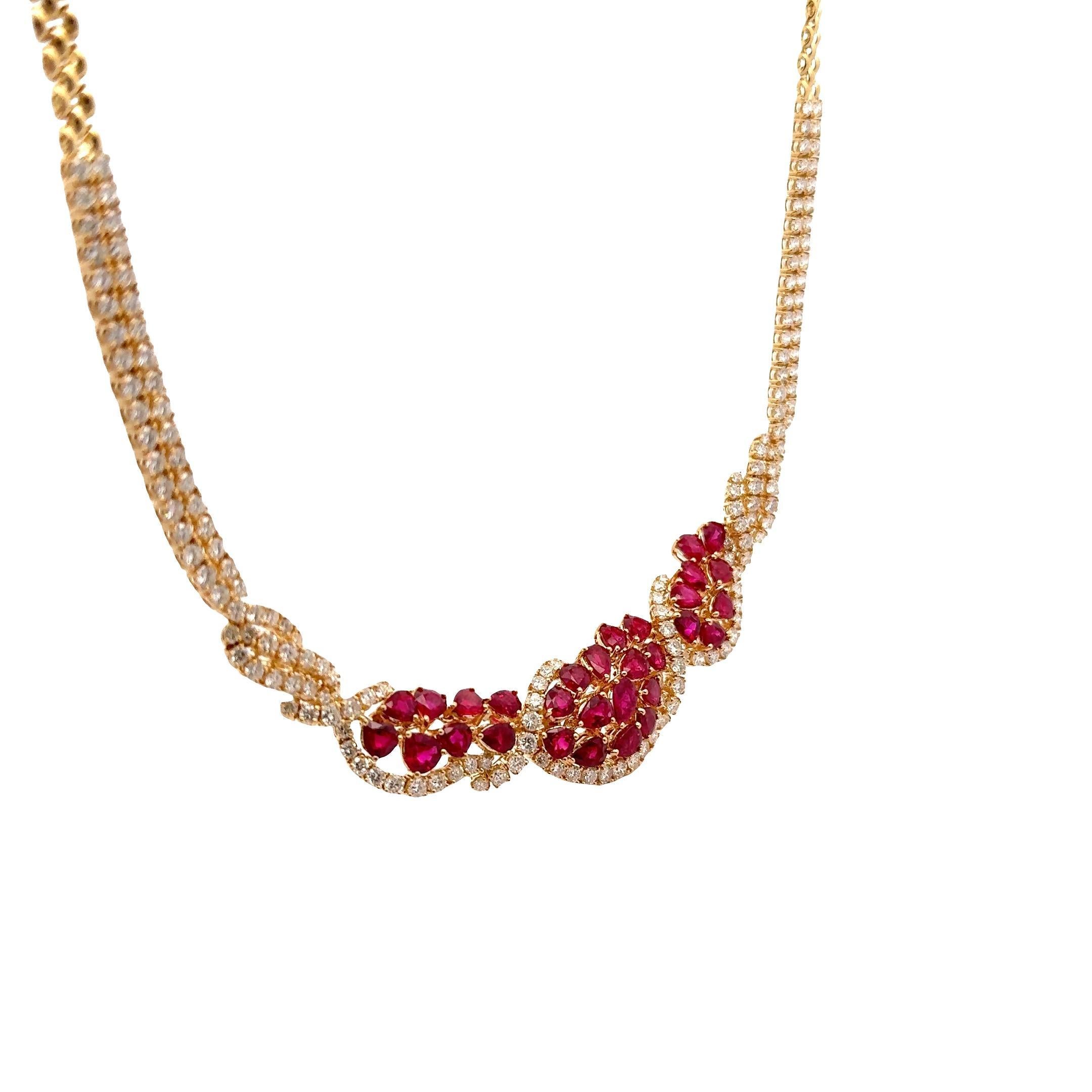 Collier spectaculaire en or jaune 18k avec rubis et diamants Excellent état - En vente à Beverly Hills, CA