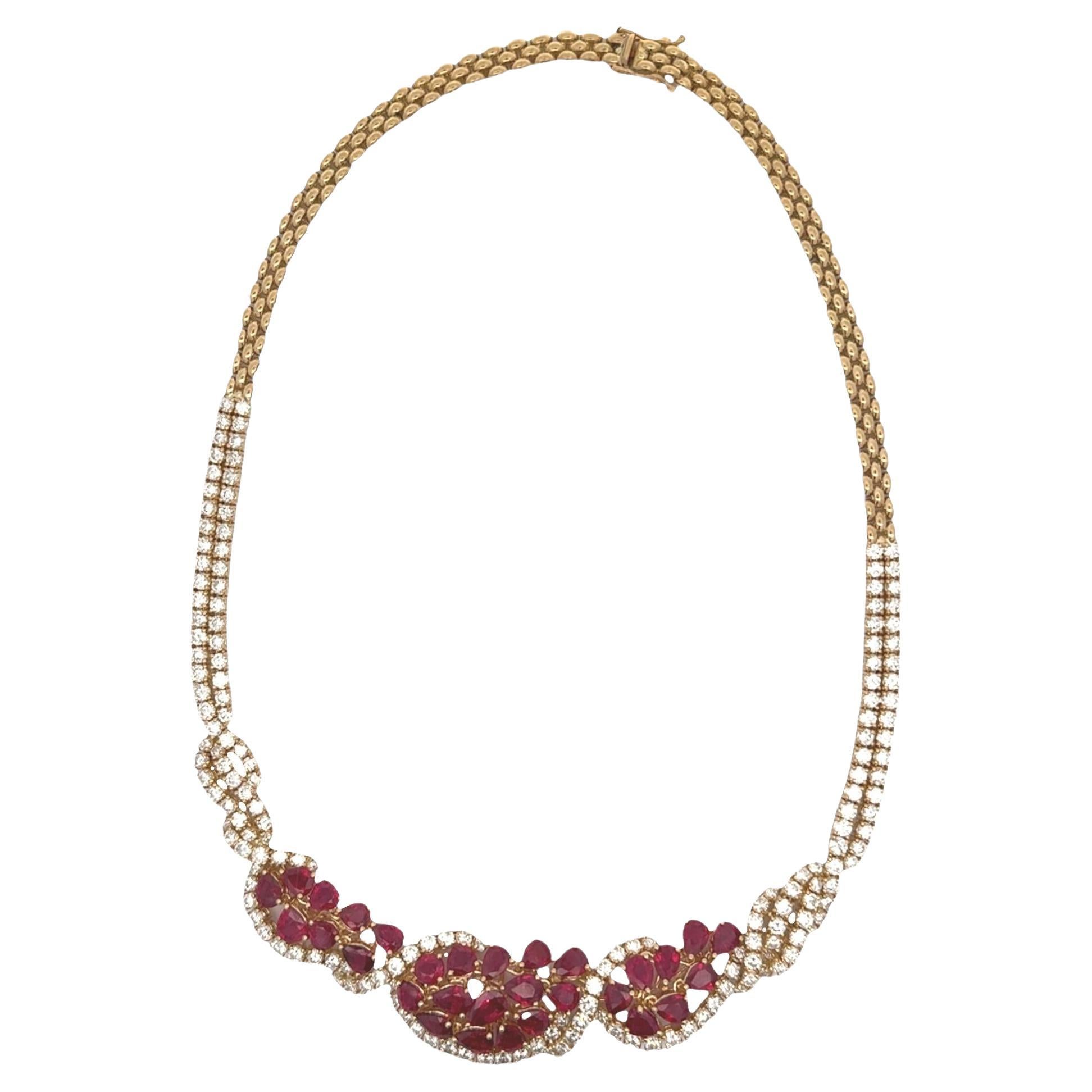Collier spectaculaire en or jaune 18k avec rubis et diamants en vente