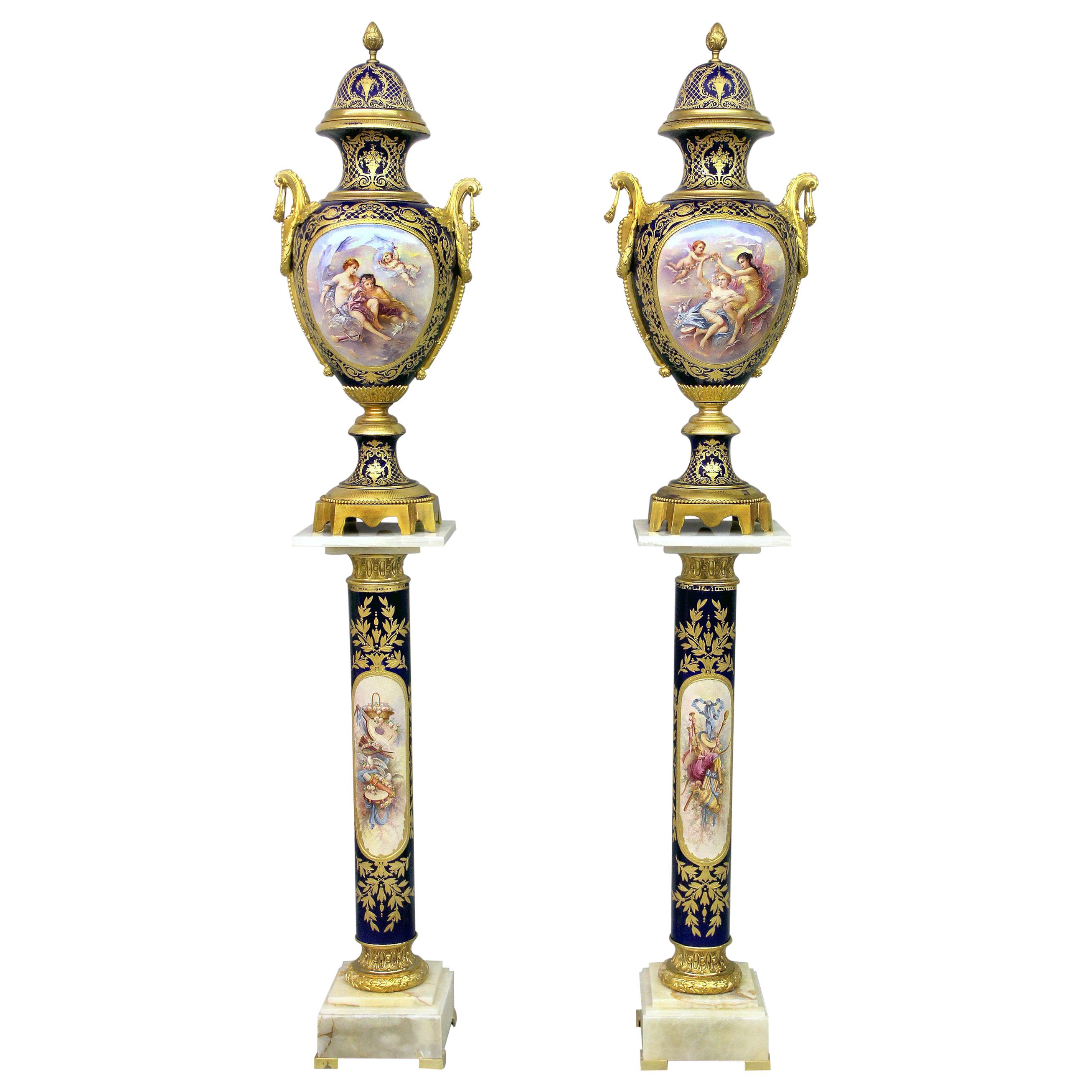 Spectaculaire ensemble de vases et de piédestaux de style Sèvres montés sur bronze du 19ème siècle