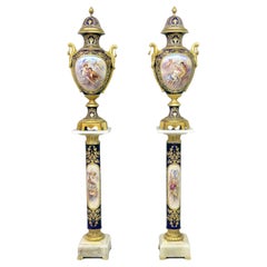 Spectaculaire ensemble de vases et de piédestaux de style Sèvres montés sur bronze du 19ème siècle