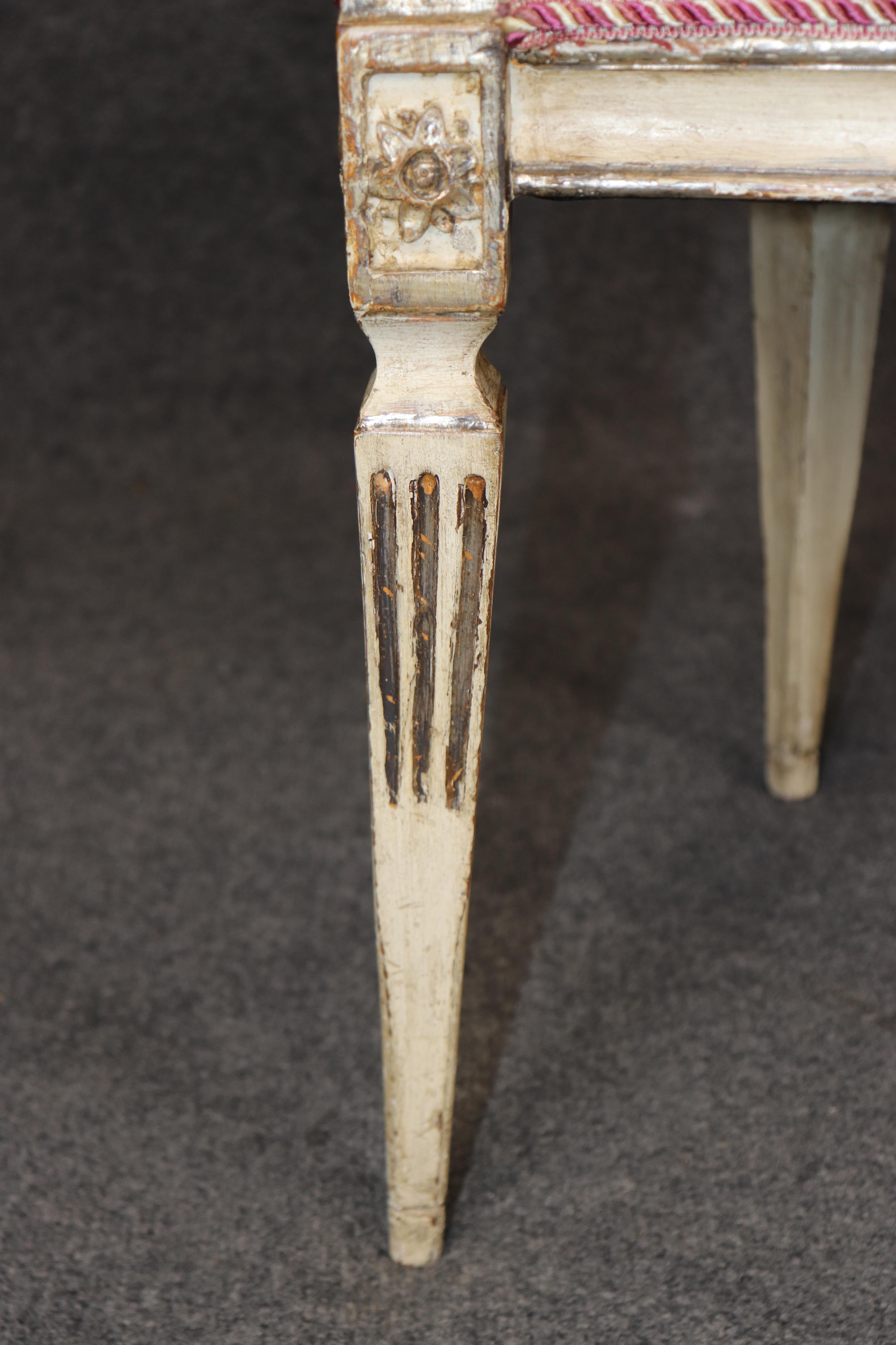 Spettacolare set di 8 sedie da pranzo italiane neoclassiche decorate a vernice con figure in vendita 5