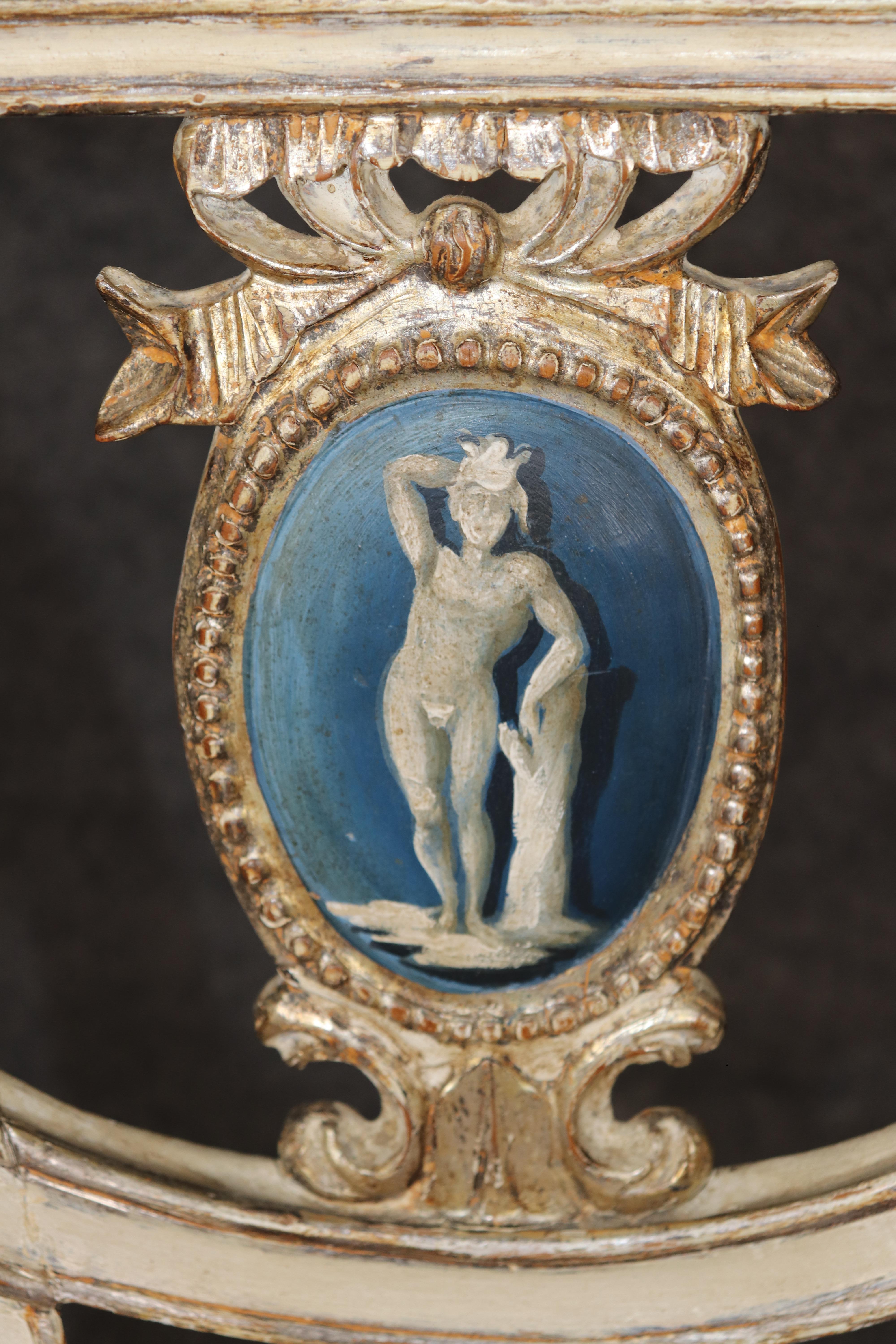 Neoclassico Spettacolare set di 8 sedie da pranzo italiane neoclassiche decorate a vernice con figure in vendita