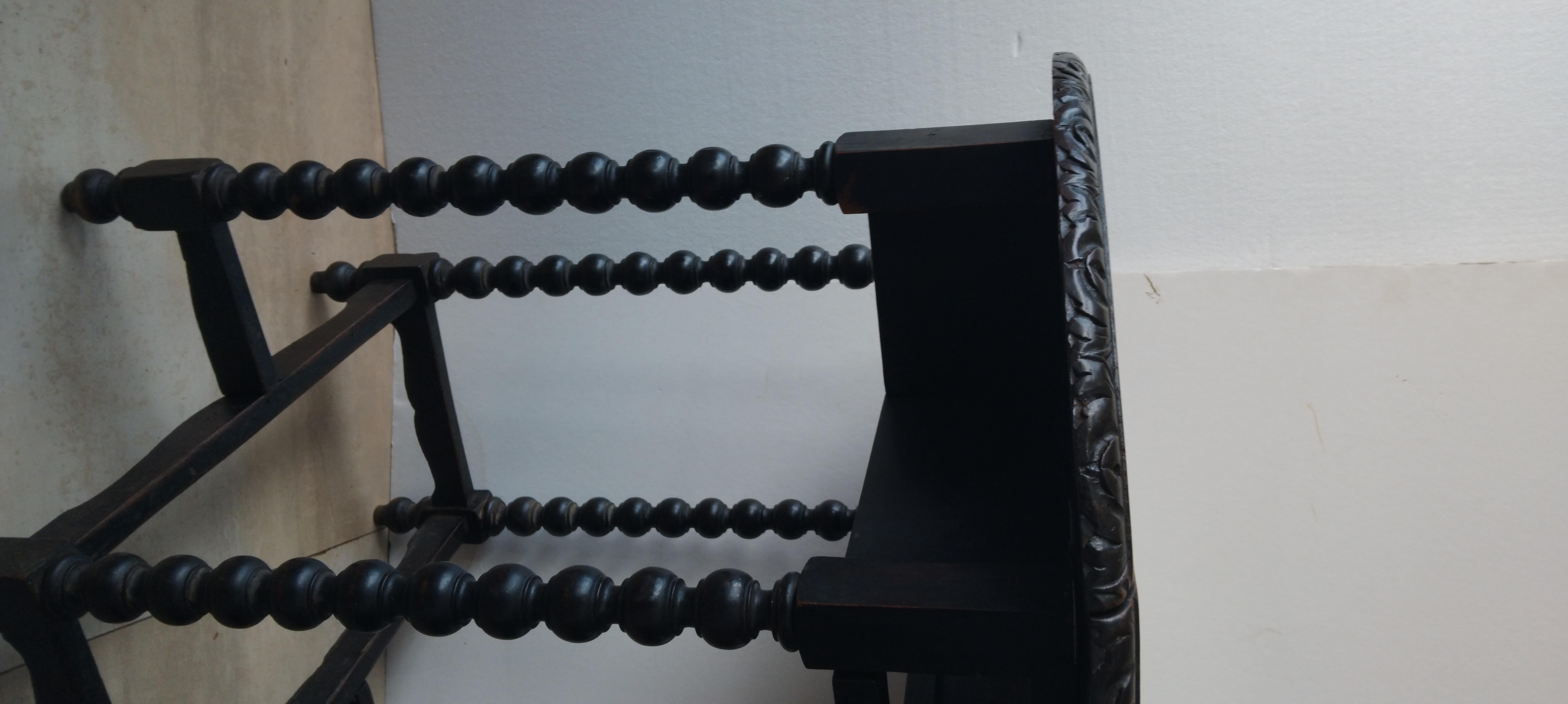 Spectaculaire table d'appoint à pieds torsadés en orge Espagne , 19e siècle en vente 3