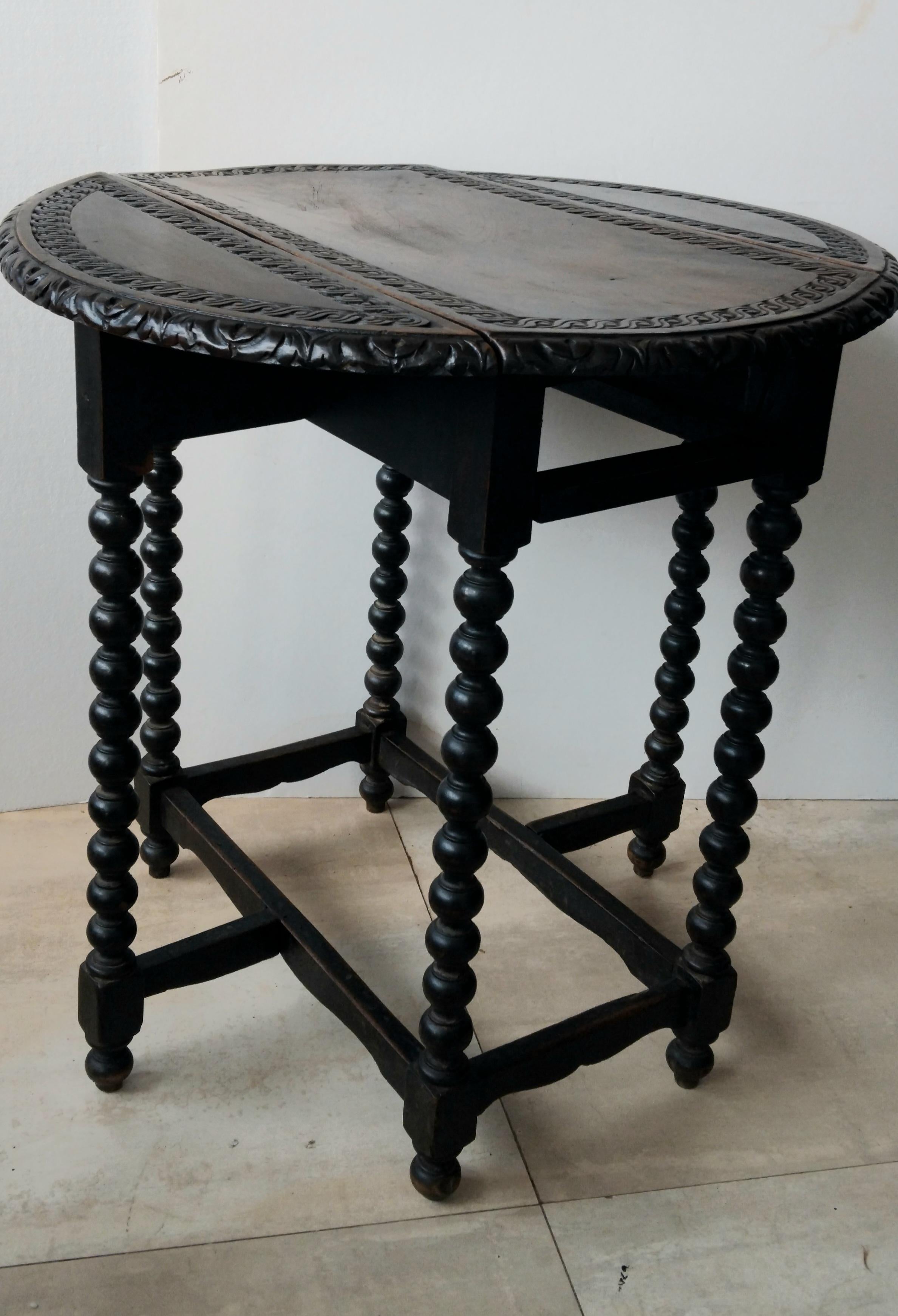Spectaculaire table d'appoint à pieds torsadés en orge Espagne , 19e siècle en vente 4