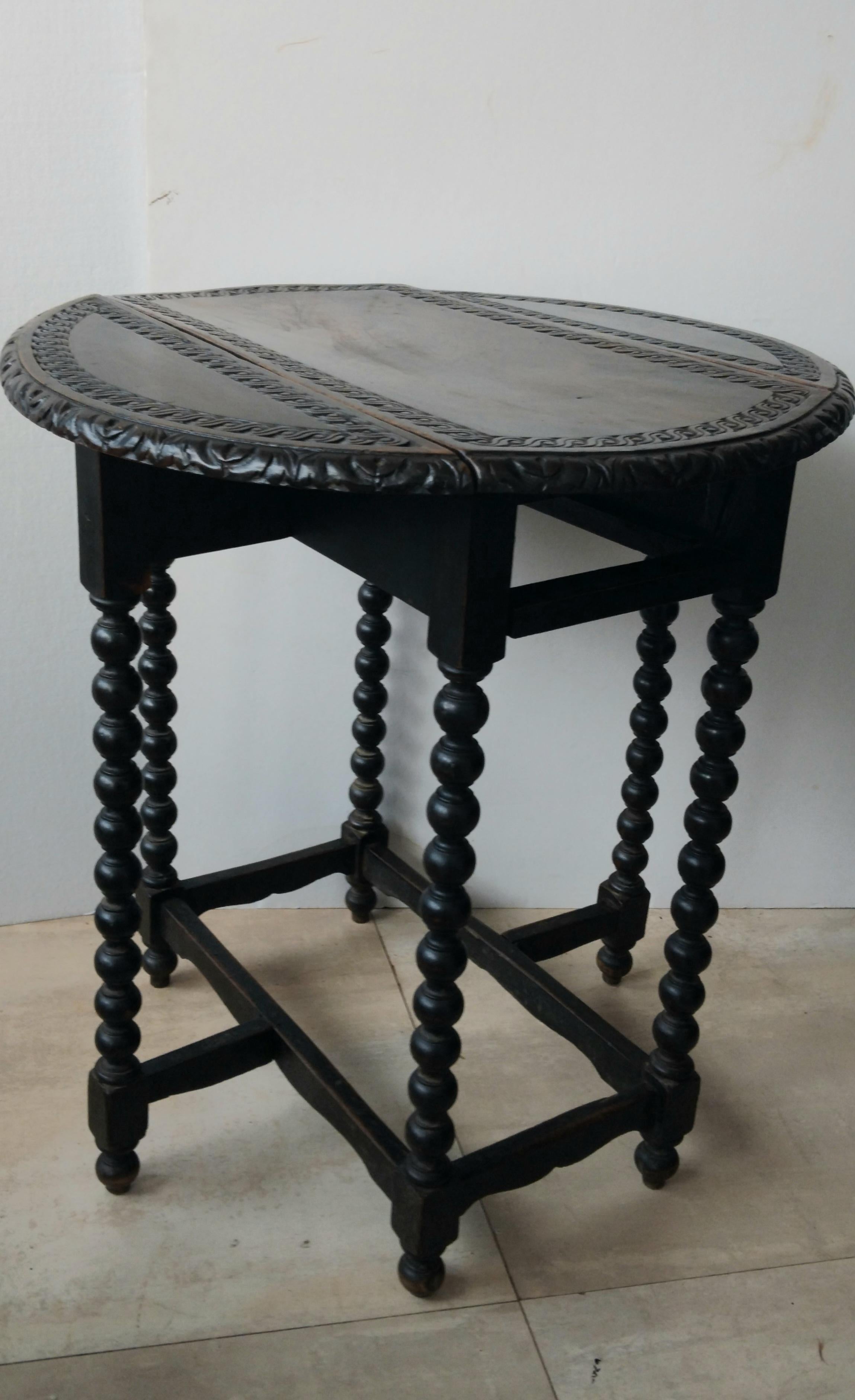 Spectaculaire table d'appoint à pieds torsadés en orge Espagne , 19e siècle en vente 5