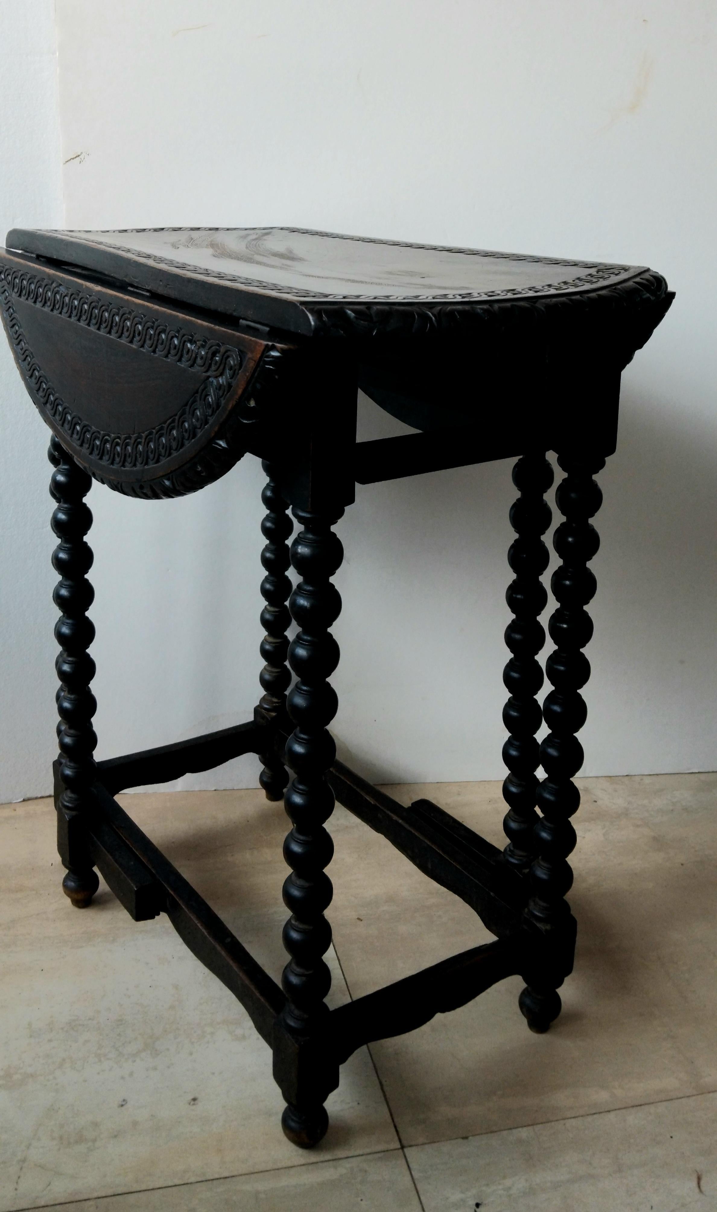 Spectaculaire table d'appoint à pieds torsadés en orge Espagne , 19e siècle en vente 8