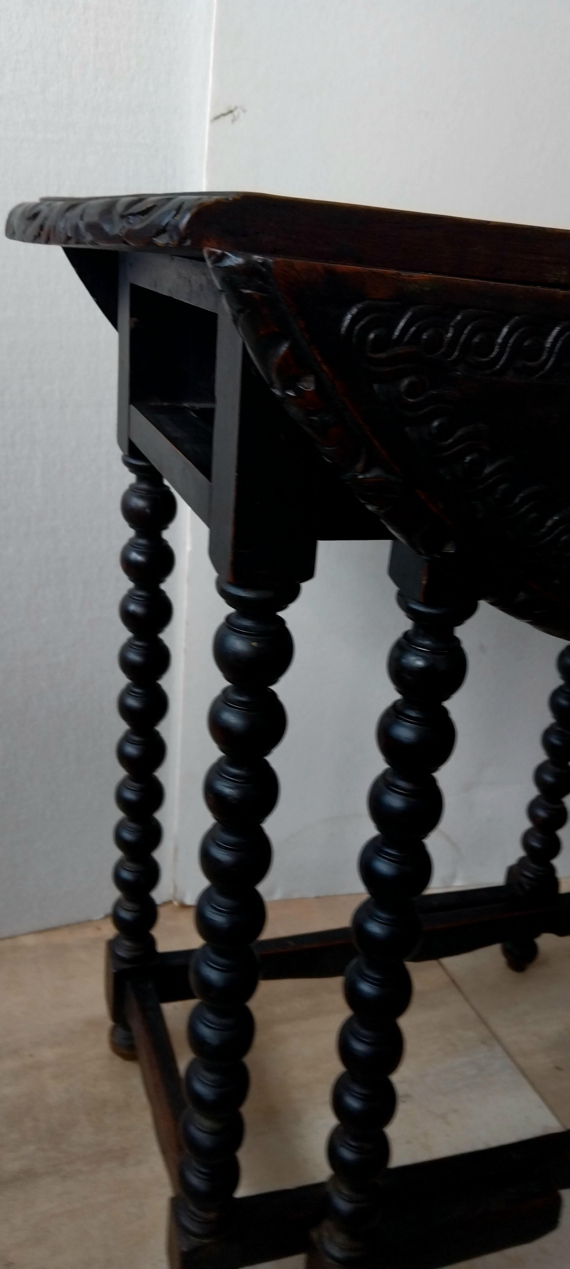 Spectaculaire table d'appoint à pieds torsadés en orge Espagne , 19e siècle en vente 11