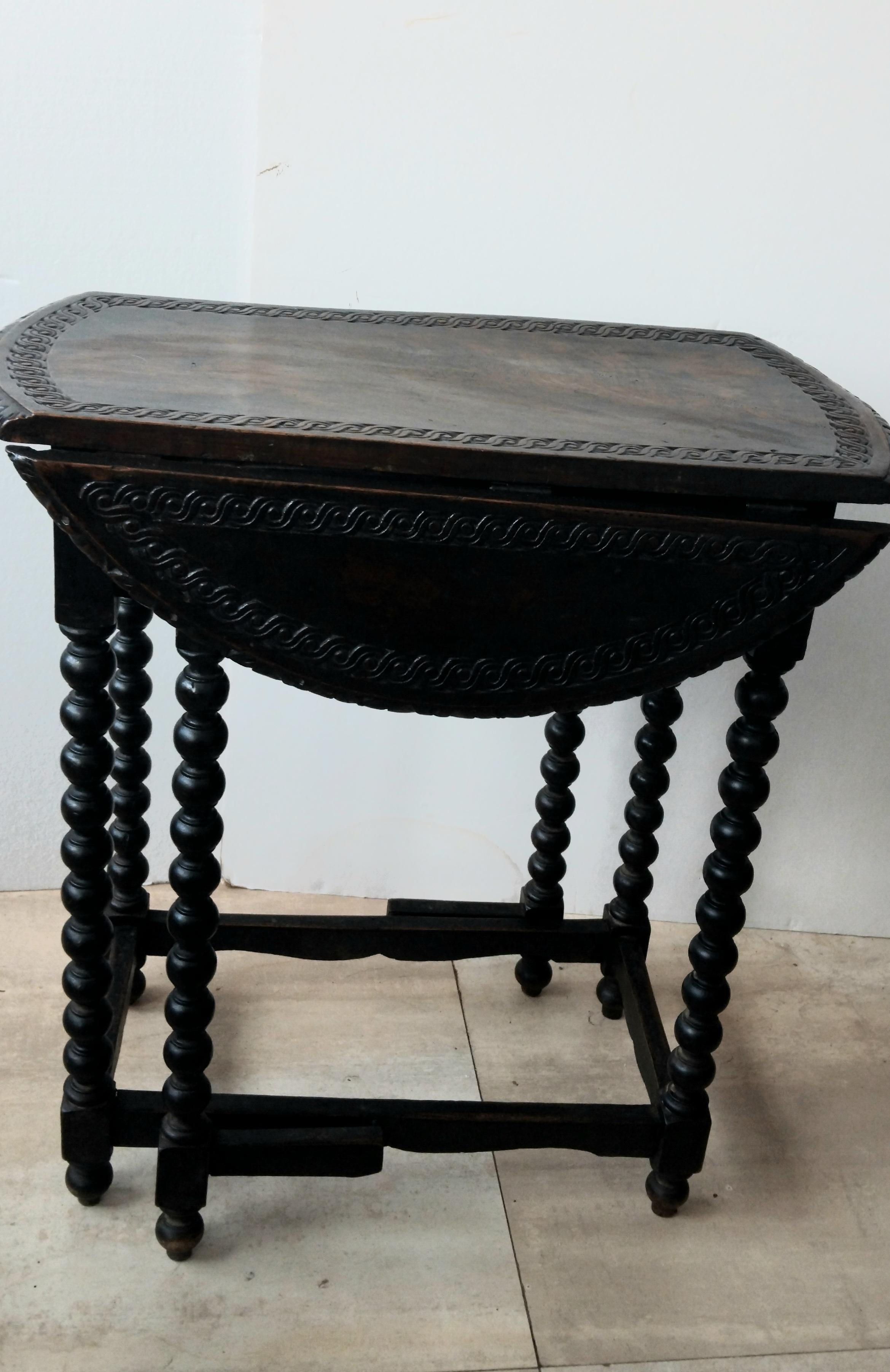 Spectaculaire table d'appoint à pieds torsadés en orge Espagne , 19e siècle en vente 12