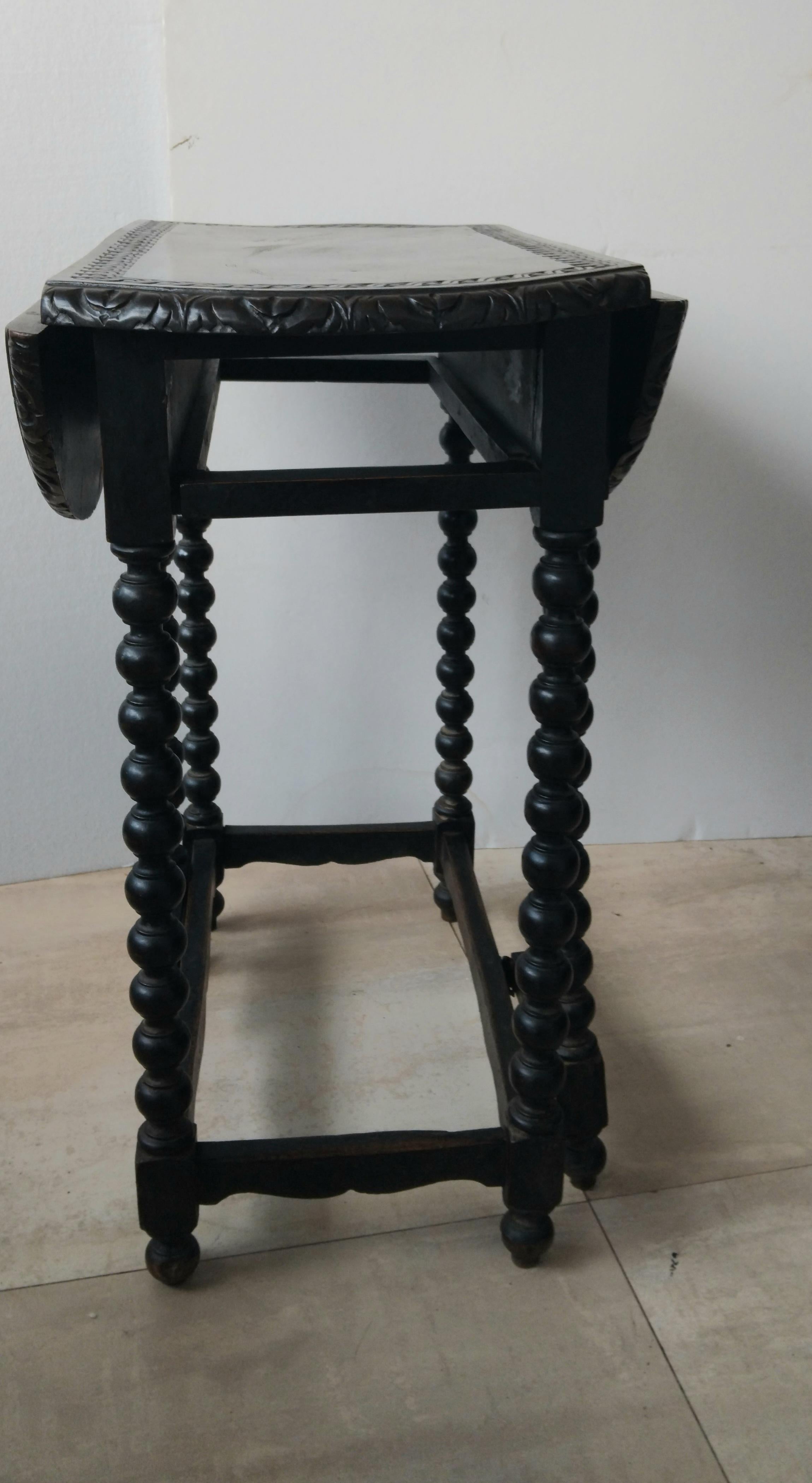 Espagnol Spectaculaire table d'appoint à pieds torsadés en orge Espagne , 19e siècle en vente