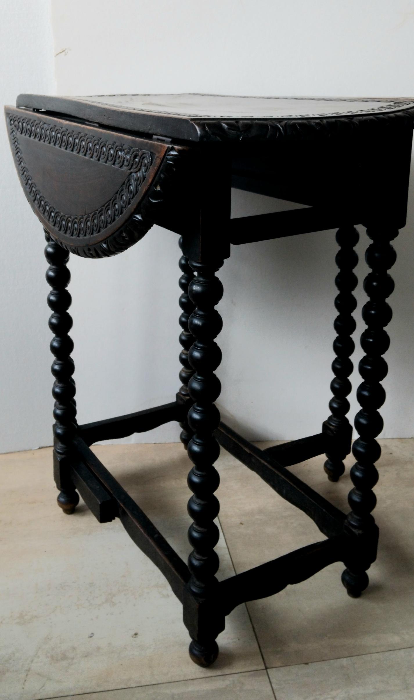 Tourné Spectaculaire table d'appoint à pieds torsadés en orge Espagne , 19e siècle en vente
