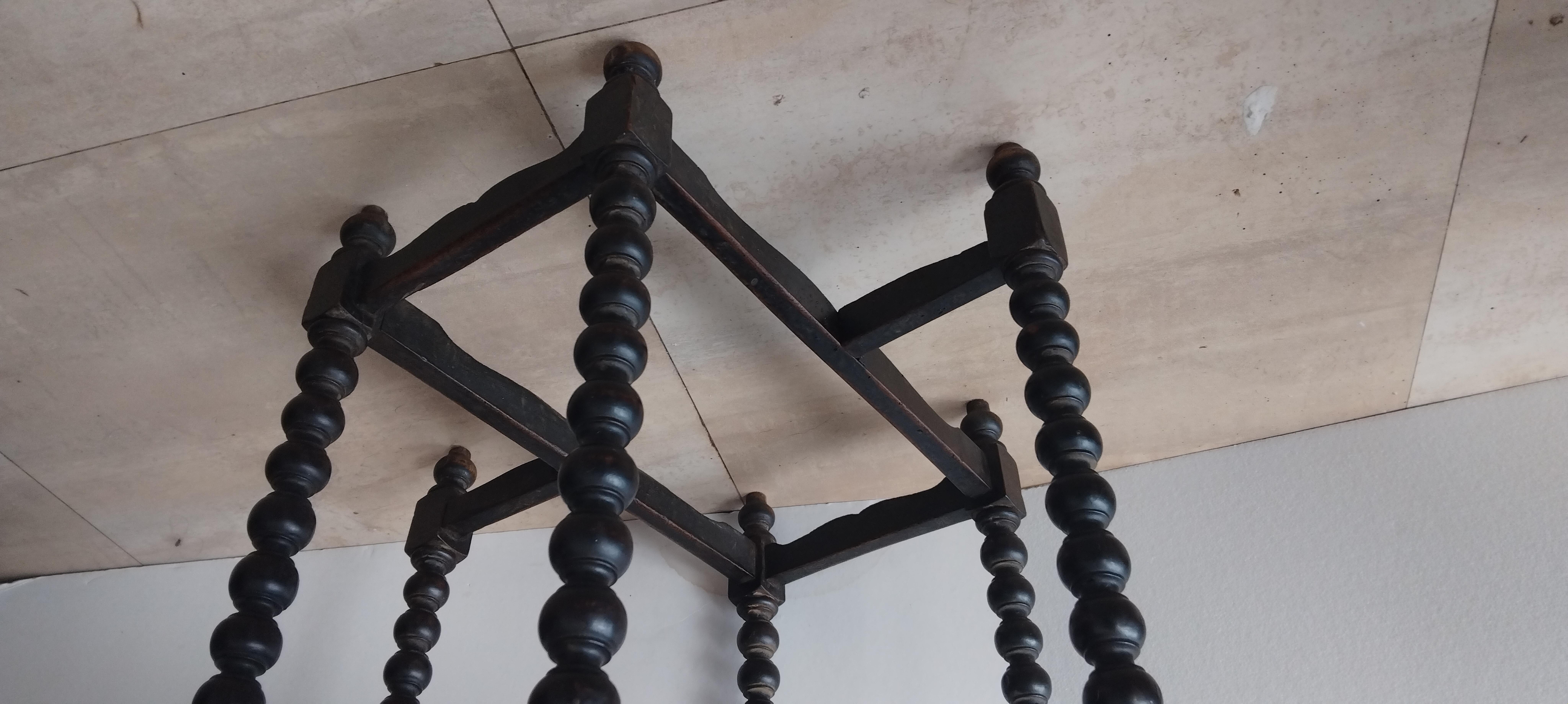 XVIIIe siècle et antérieur Spectaculaire table d'appoint à pieds torsadés en orge Espagne , 19e siècle en vente