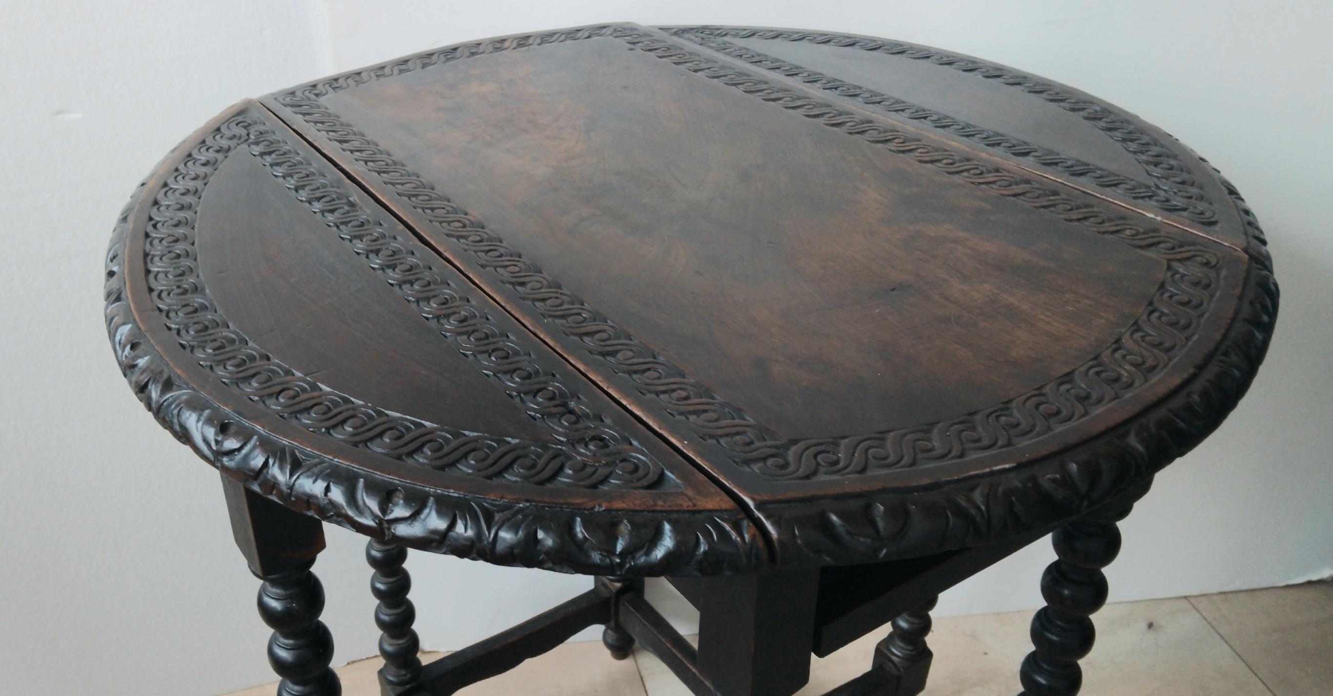Spectaculaire table d'appoint à pieds torsadés en orge Espagne , 19e siècle en vente 1