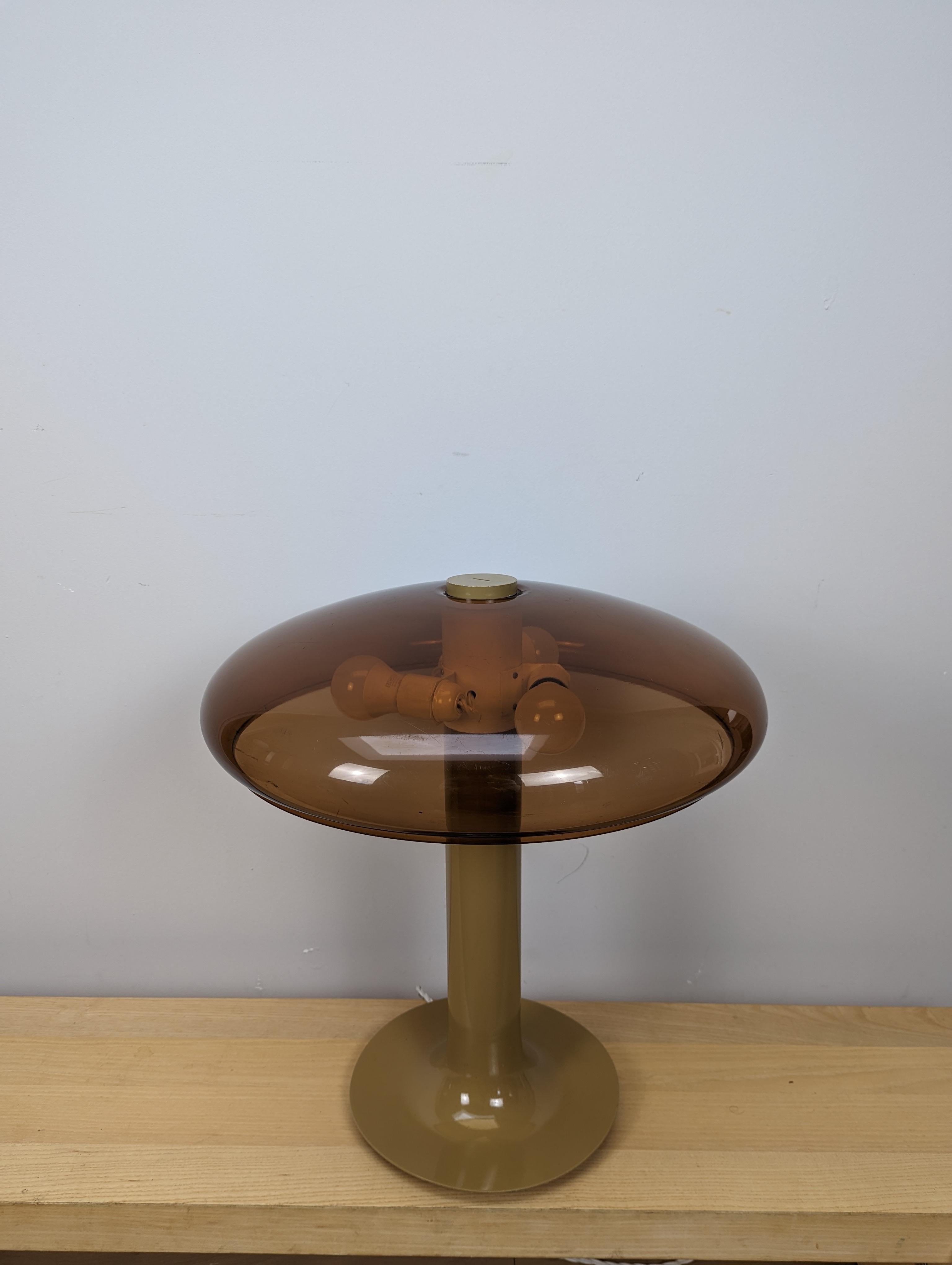 Mid-Century Modern Spectaculaire lampe de table de l'ère spatiale du milieu du siècle dernier. en vente