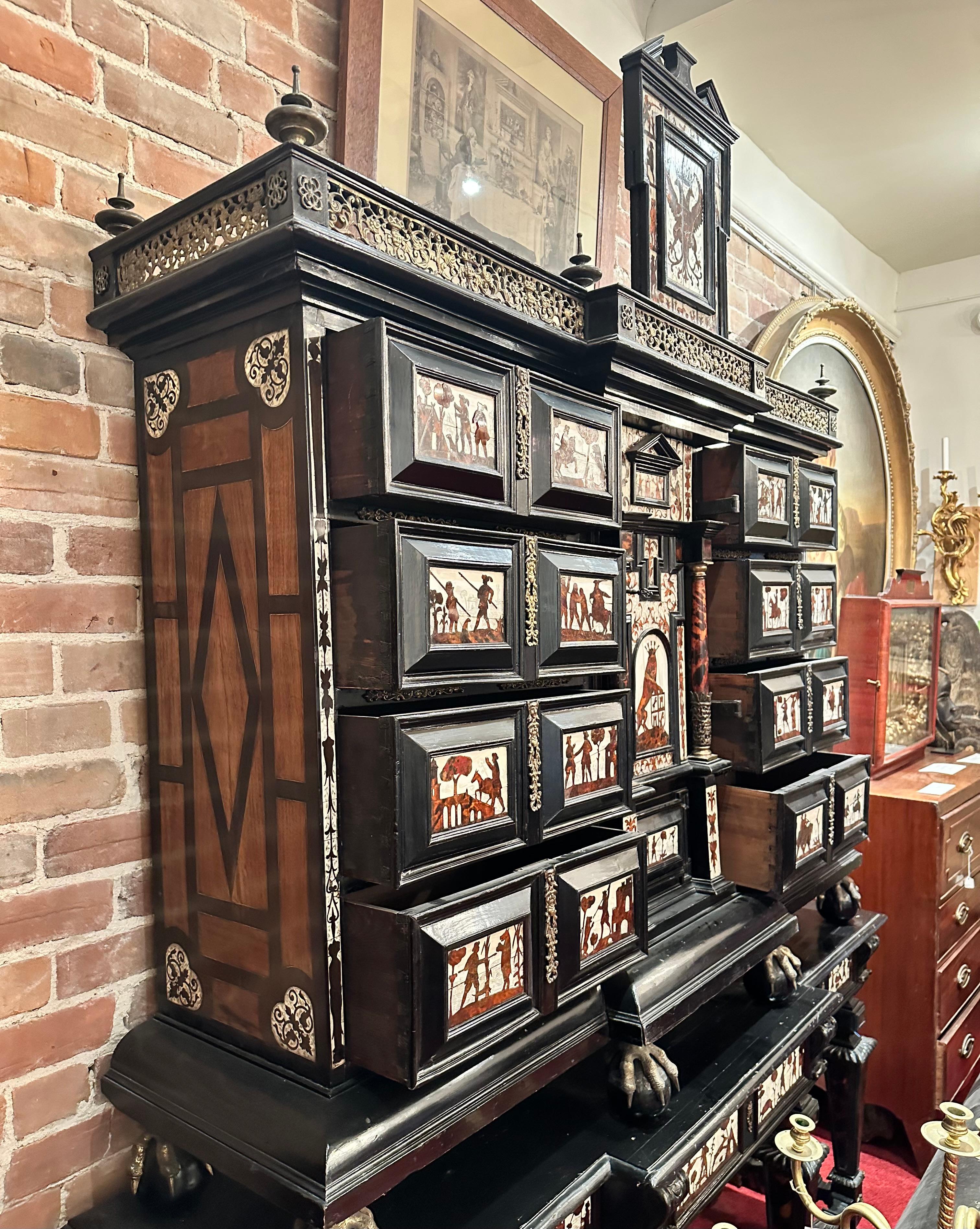 Espagnol Rare cabinet espagnol aux armoiries royales de Castille et Léon 19e siècle en vente