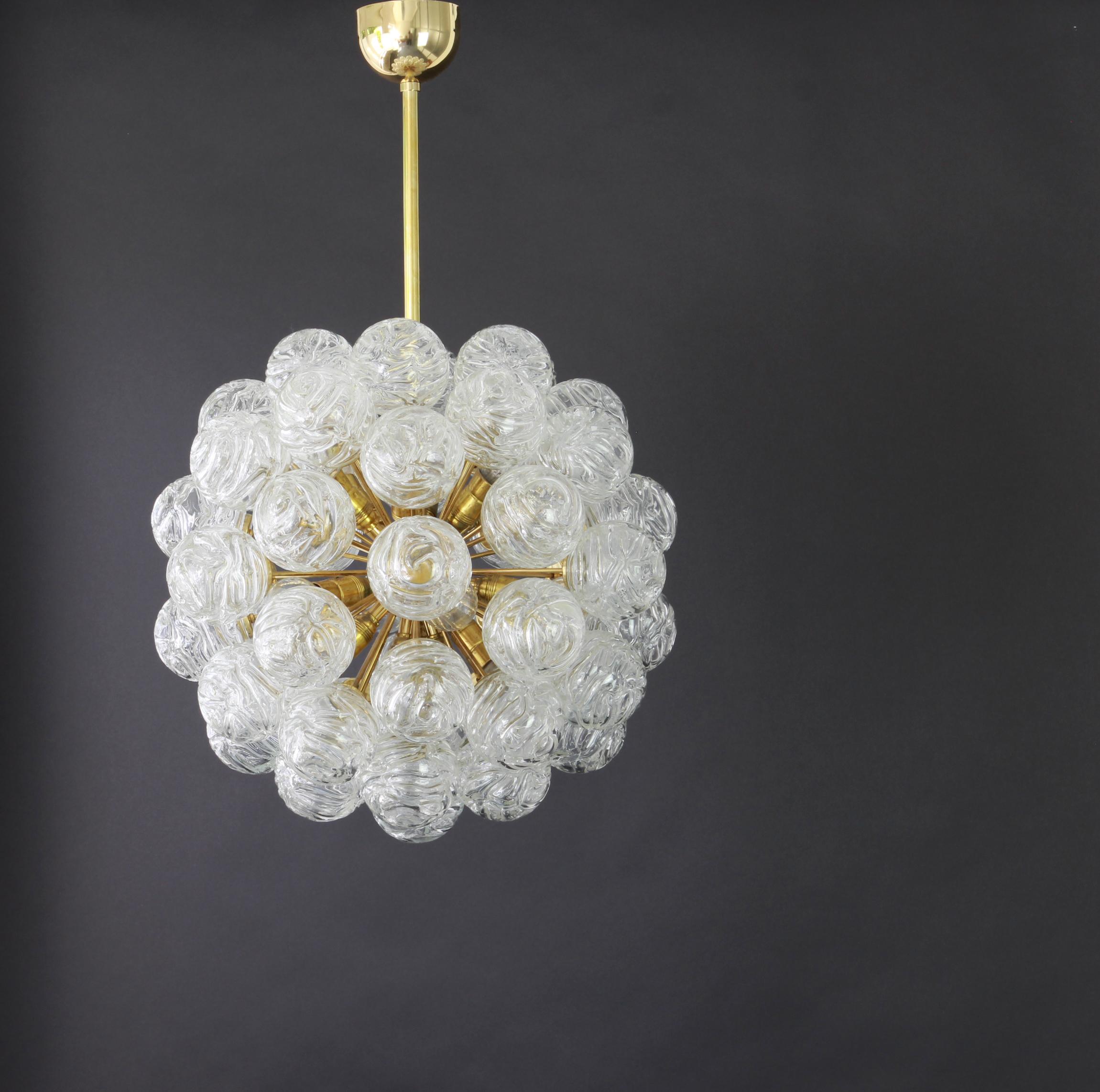 Spektakulärer Sputnik-Kronleuchter mit Schneeglaskugeln, Doria, Deutschland, 1970er Jahre im Angebot 3