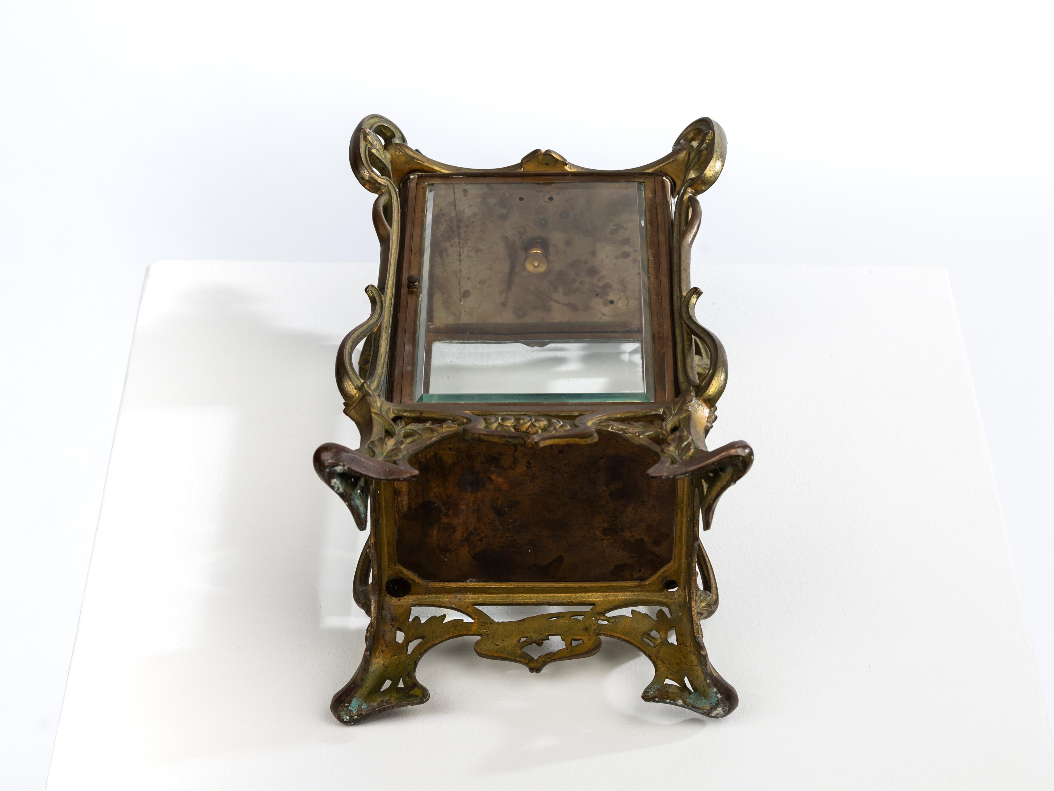 Espectacular vitrina de mesa de bronce macizo, latón Jugendstil Art Nouveau 1900 Francia en venta 9