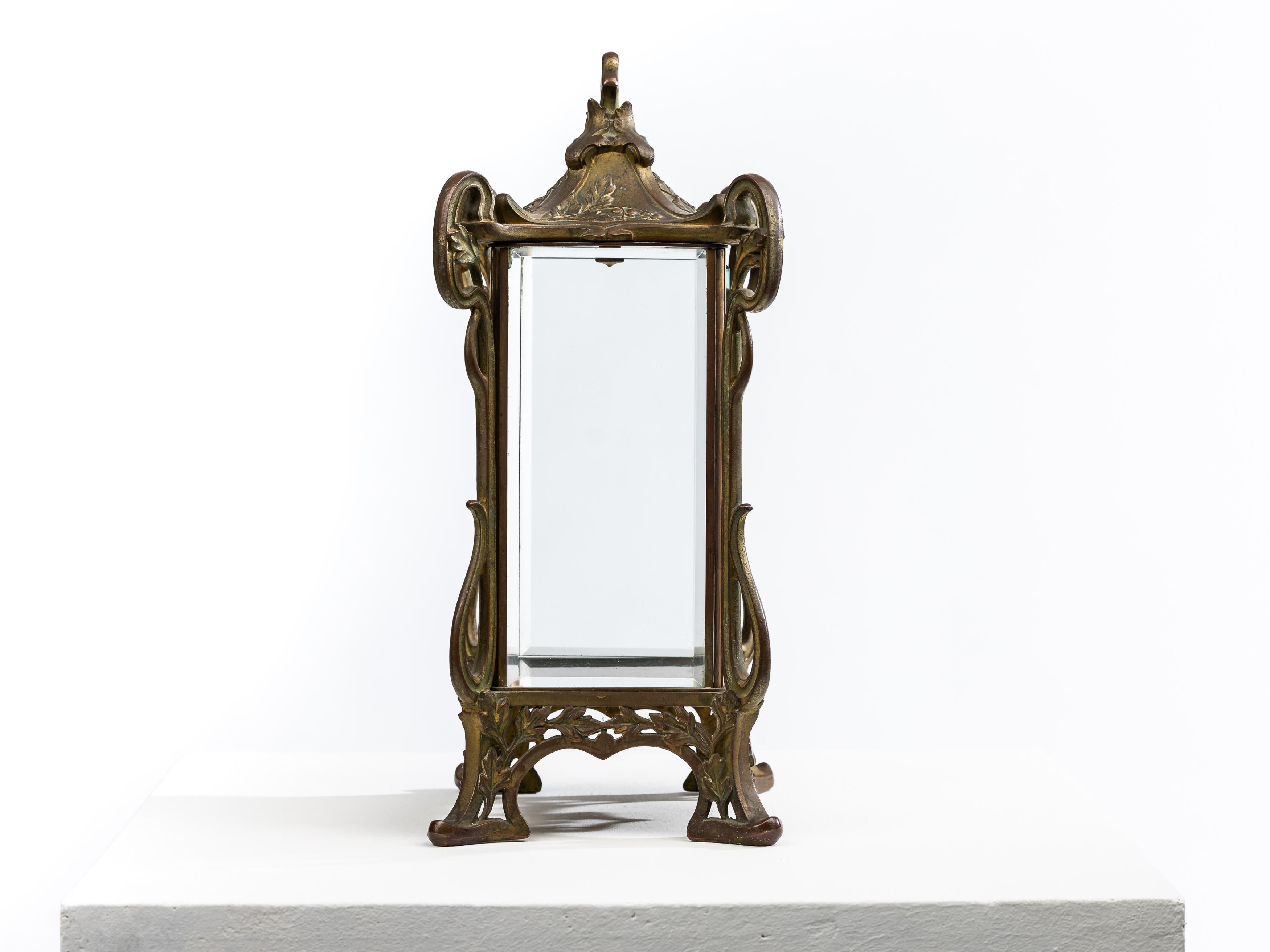 Espectacular vitrina de mesa de bronce macizo, latón Jugendstil Art Nouveau 1900 Francia Facetado en venta