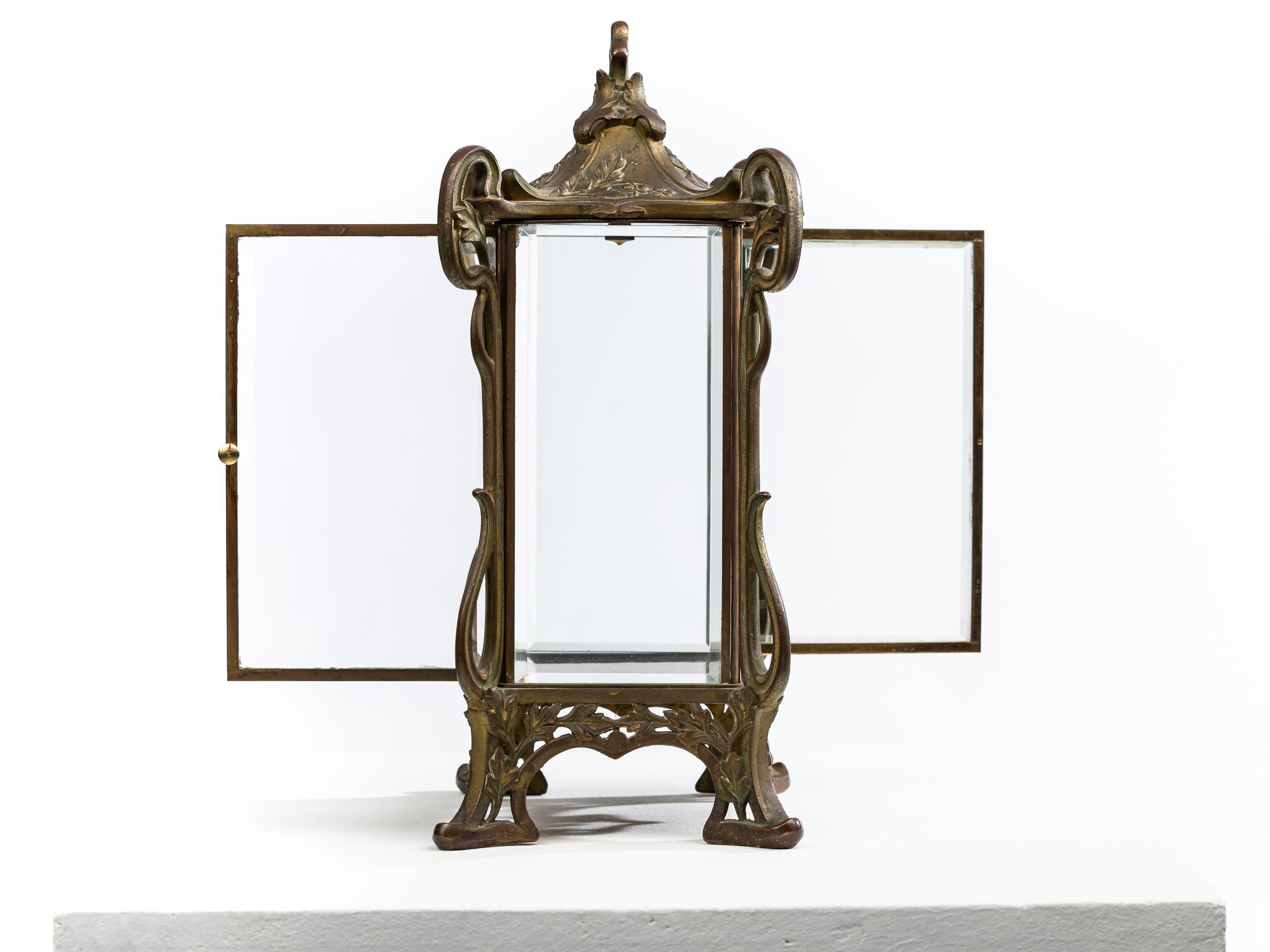 Espectacular vitrina de mesa de bronce macizo, latón Jugendstil Art Nouveau 1900 Francia principios del siglo XX en venta