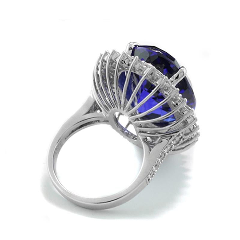 Contemporary Spectacular Tanzanite 28.28 carat Quality AAA and Diamond 2.69 ct Ring Platinum For Sale